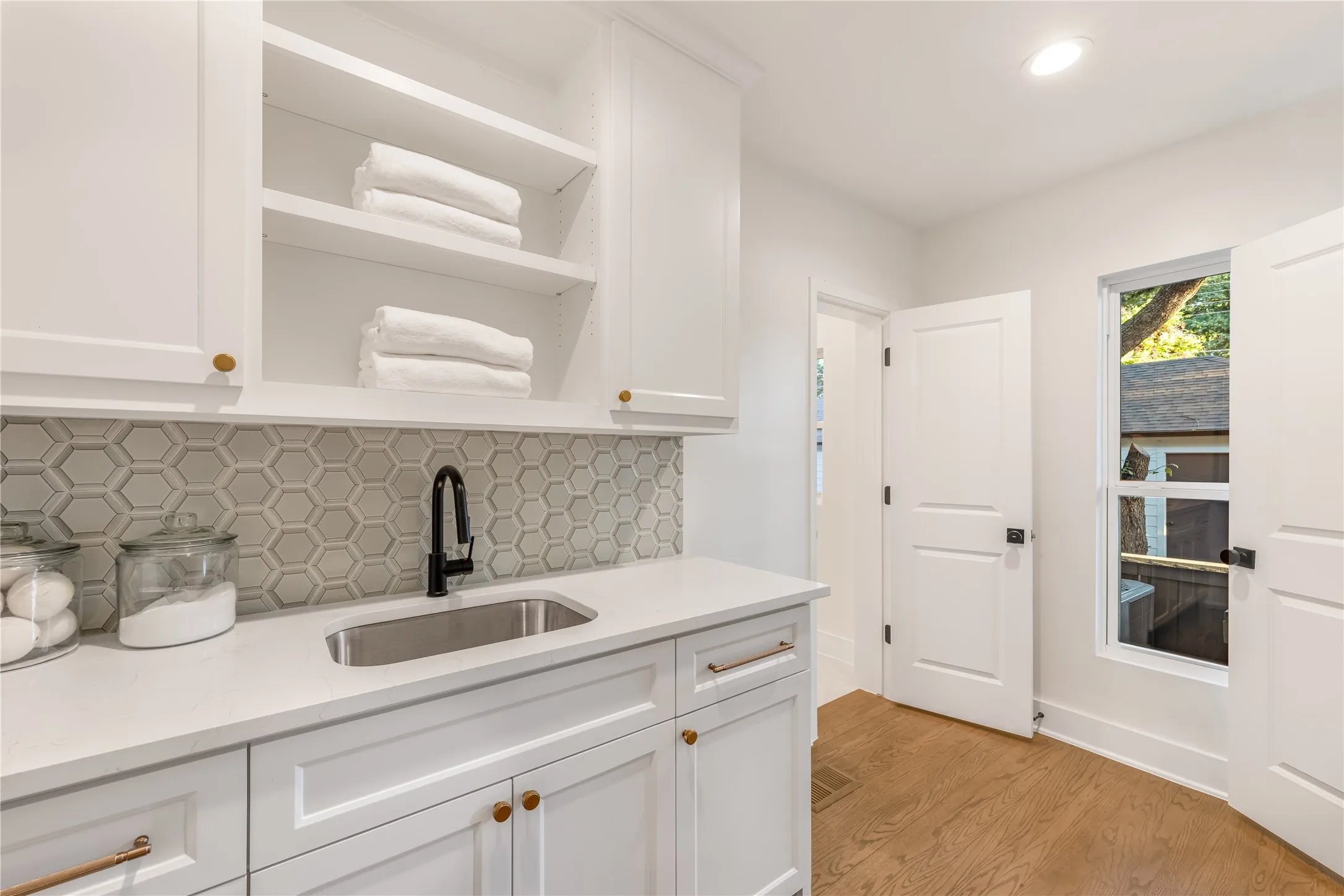 Single Family Residence For Sale in Dallas County , 4541 Westway Avenue, Highland Park, Texas 75205, 6 Bedroom, 7 Bathroom, 4 Garage spaces, 5,615 Sqft, built in 1938, mls#21367395, Real Estate Agent in Highland Park, Homes For Sale in Dallas county, Homes For Sale in Highland Park, Realtor in Highland Park Texas, Real Estate Brokerage Independent Realty Texas, Luminita Cordes Realtor