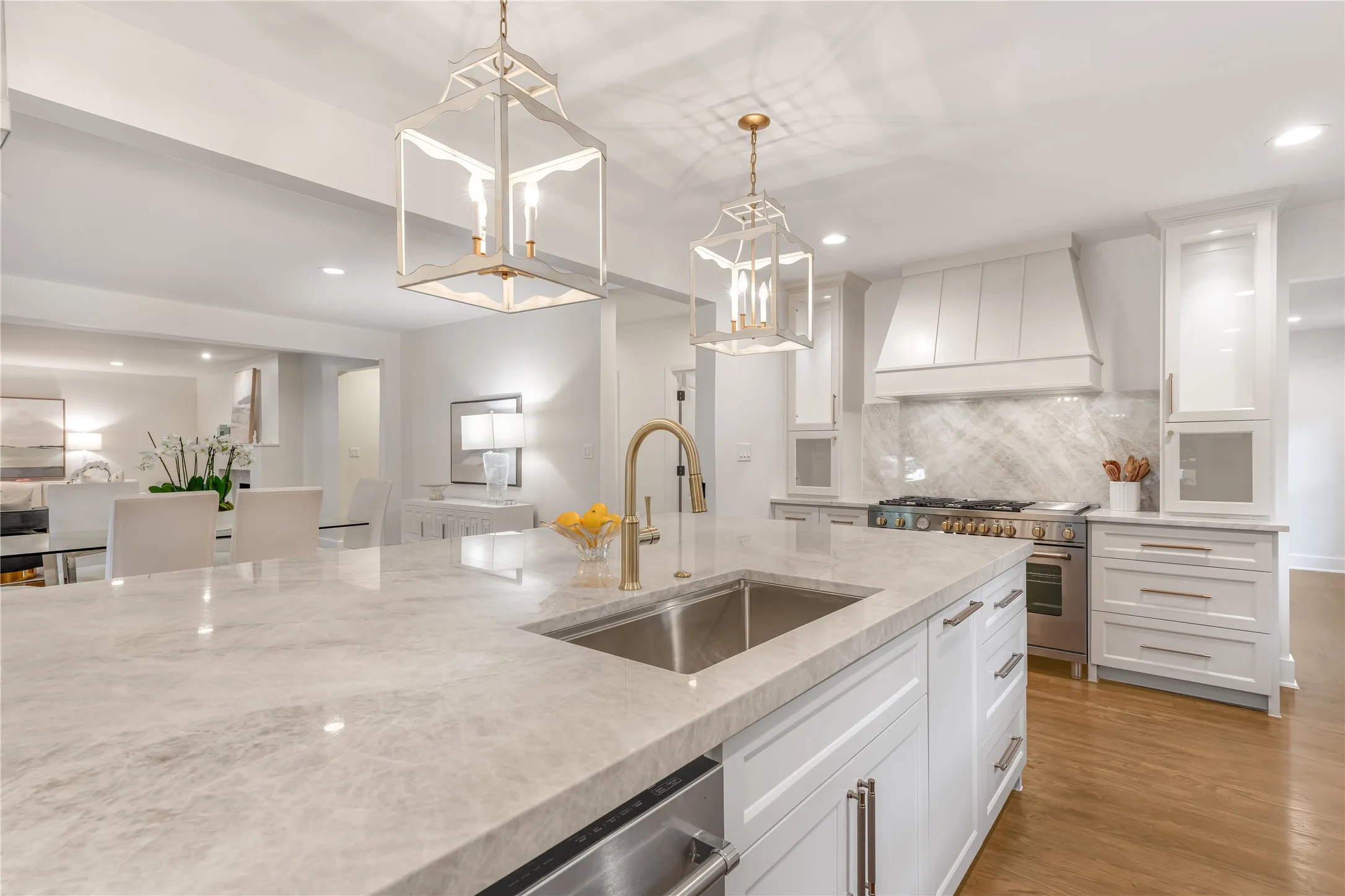 Single Family Residence For Sale in Dallas County , 4541 Westway Avenue, Highland Park, Texas 75205, 6 Bedroom, 7 Bathroom, 4 Garage spaces, 5,615 Sqft, built in 1938, mls#21367395, Real Estate Agent in Highland Park, Homes For Sale in Dallas county, Homes For Sale in Highland Park, Realtor in Highland Park Texas, Real Estate Brokerage Independent Realty Texas, Luminita Cordes Realtor