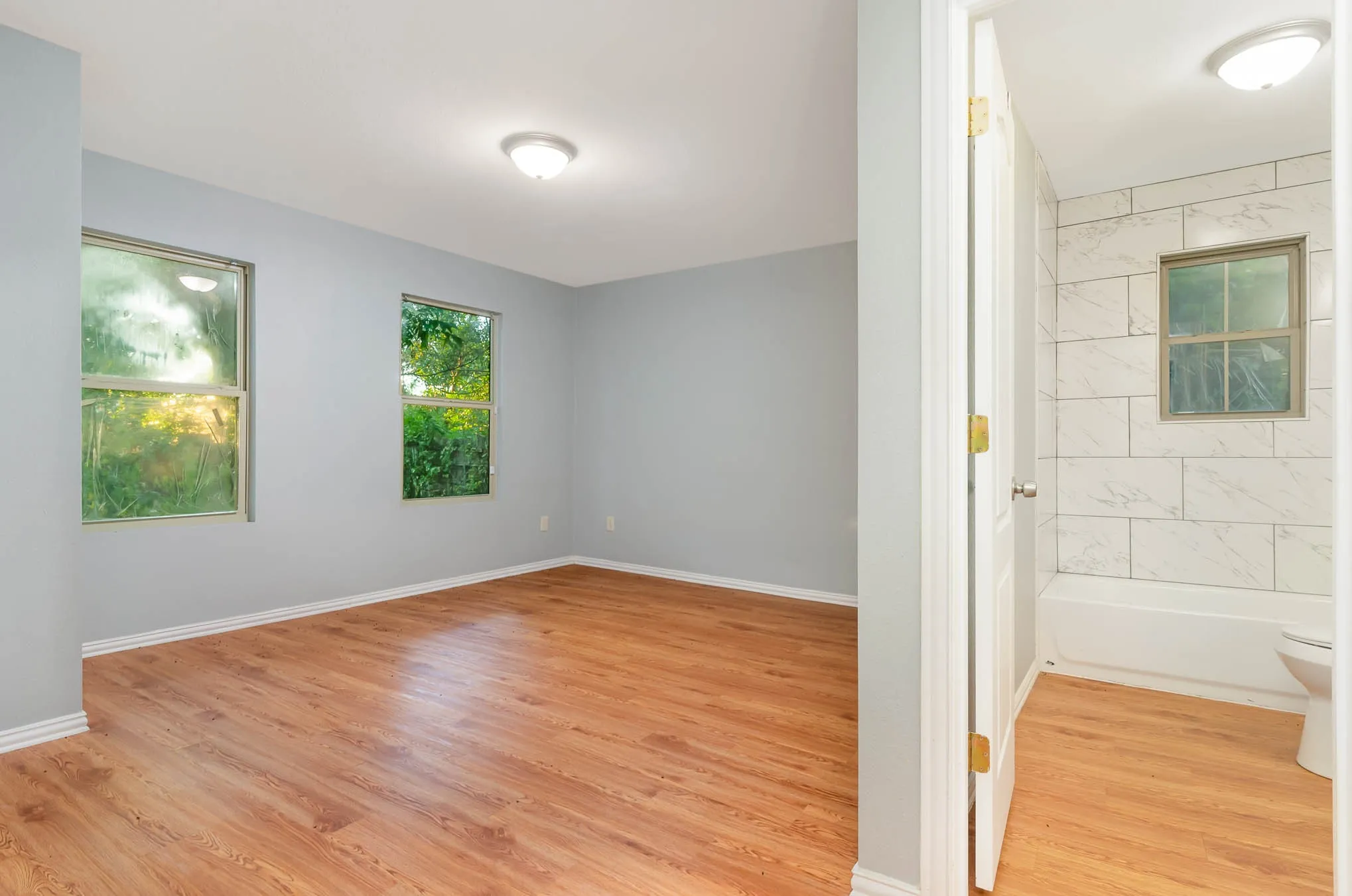 Single Family Residence For Sale in Dallas County , 3715 Hancock Street, Dallas, Texas 75210, 4 Bedroom, 2 Bathroom, Garage spaces, 1,290 Sqft, built in 1951, Price $207,000, mls#21367585, Real Estate Agent in Dallas, Homes For Sale in Dallas county, Homes For Sale in Dallas, Realtor in Dallas Texas, Real Estate Brokerage Independent Realty Texas, Luminita Cordes Realtor