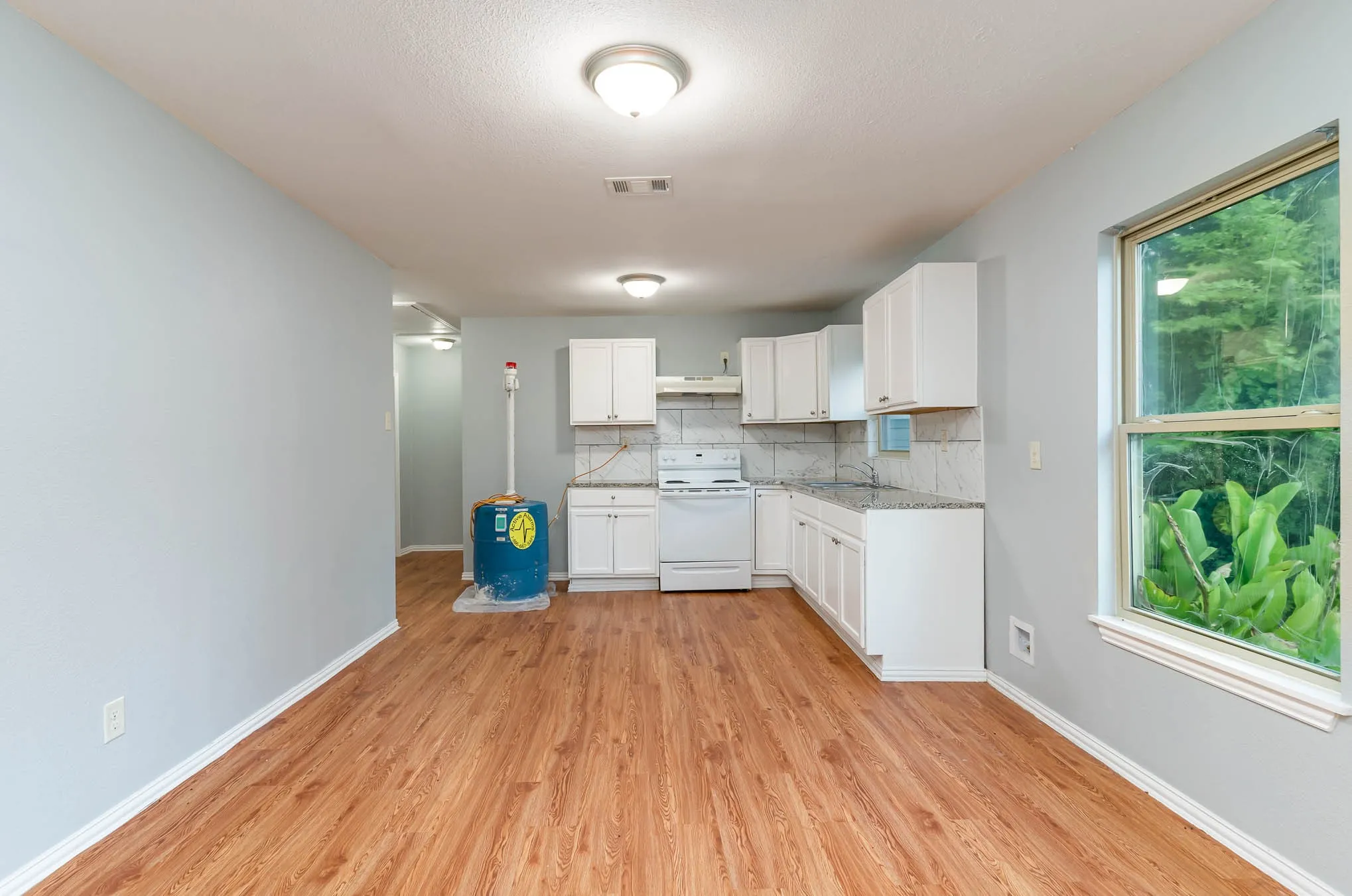 Single Family Residence For Sale in Dallas County , 3715 Hancock Street, Dallas, Texas 75210, 4 Bedroom, 2 Bathroom, Garage spaces, 1,290 Sqft, built in 1951, Price $207,000, mls#21367585, Real Estate Agent in Dallas, Homes For Sale in Dallas county, Homes For Sale in Dallas, Realtor in Dallas Texas, Real Estate Brokerage Independent Realty Texas, Luminita Cordes Realtor