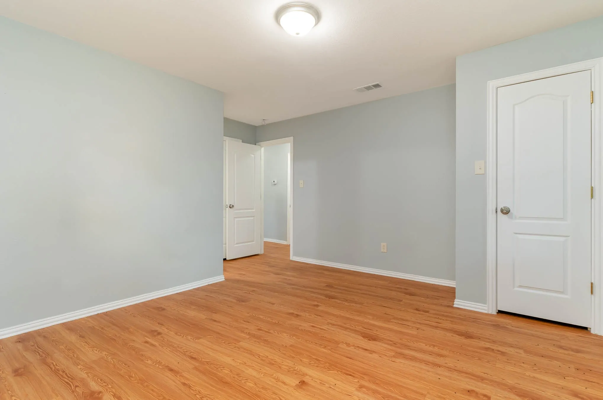 Single Family Residence For Sale in Dallas County , 3715 Hancock Street, Dallas, Texas 75210, 4 Bedroom, 2 Bathroom, Garage spaces, 1,290 Sqft, built in 1951, Price $207,000, mls#21367585, Real Estate Agent in Dallas, Homes For Sale in Dallas county, Homes For Sale in Dallas, Realtor in Dallas Texas, Real Estate Brokerage Independent Realty Texas, Luminita Cordes Realtor