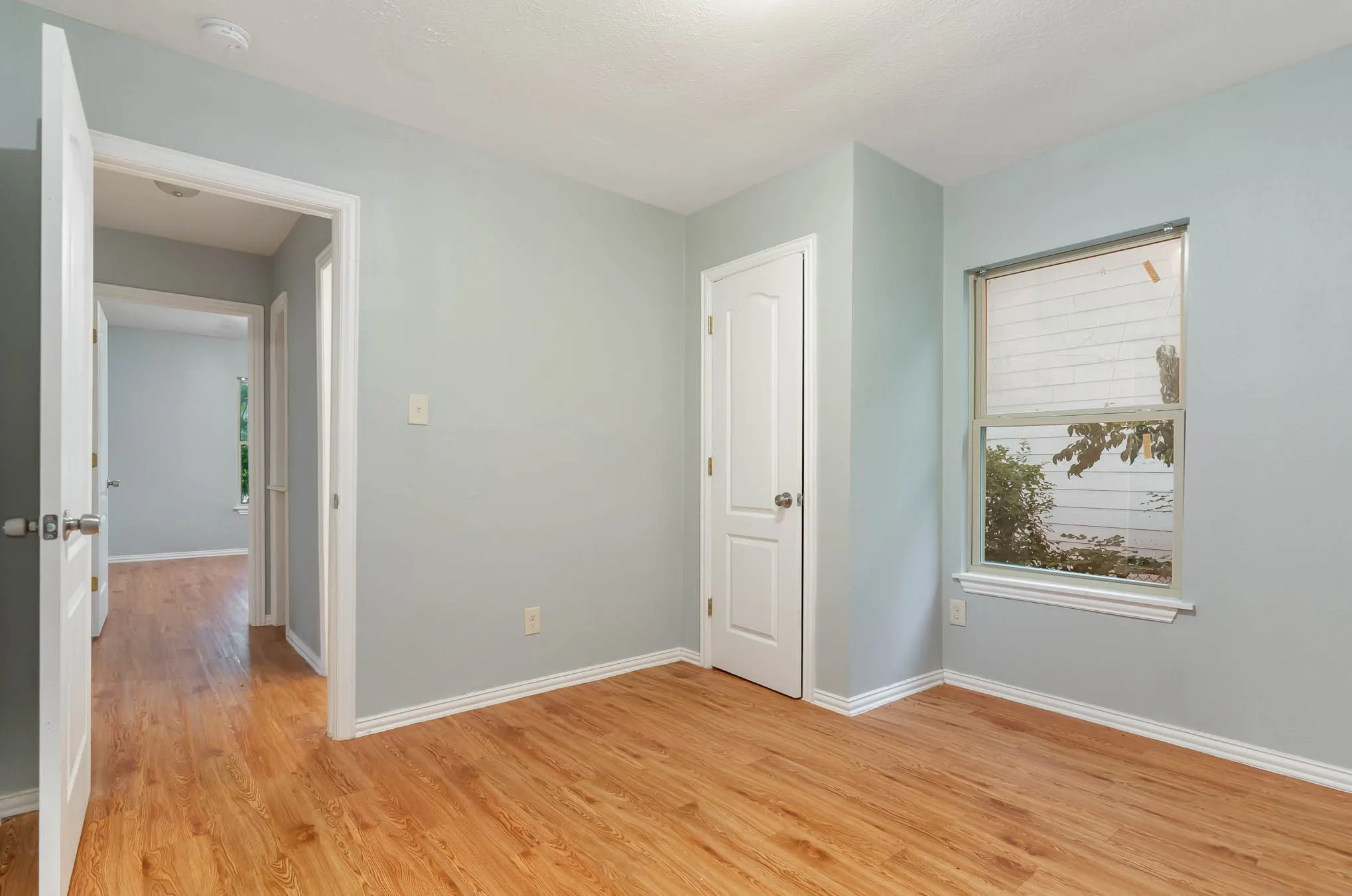 Single Family Residence For Sale in Dallas County , 3715 Hancock Street, Dallas, Texas 75210, 4 Bedroom, 2 Bathroom, Garage spaces, 1,290 Sqft, built in 1951, Price $207,000, mls#21367585, Real Estate Agent in Dallas, Homes For Sale in Dallas county, Homes For Sale in Dallas, Realtor in Dallas Texas, Real Estate Brokerage Independent Realty Texas, Luminita Cordes Realtor