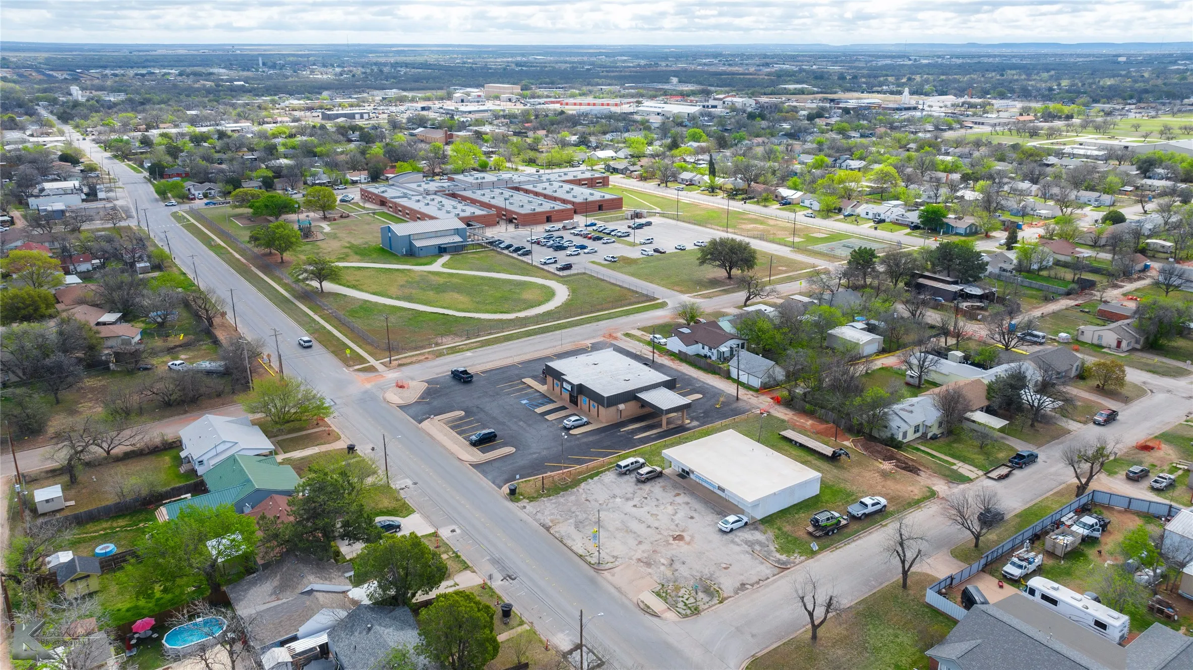 Retail For Sale in Taylor County , 1917 S 20th Street, Abilene, Texas 79602, 0, 0, Garage spaces, 0 Sqft, built in 1983, mls#21362185, Real Estate Agent in Abilene, Homes For Sale in Taylor county, Homes For Sale in Abilene, Realtor in Abilene Texas, Real Estate Brokerage Independent Realty Texas, Luminita Cordes Realtor