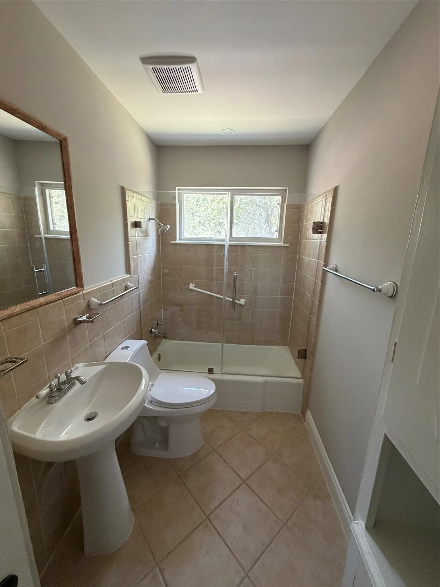 Single Family Residence For Rent in Dallas County , 2579 Springvale Drive, Farmers Branch, Texas 75234, 3 Bedroom, 2 Bathroom, 1 Garage spaces, 918 Sqft, built in 1958, mls#21367407, Real Estate Agent in Farmers Branch, Homes For Rent in Dallas county, Homes For Rent in Farmers Branch, Realtor in Farmers Branch Texas, Real Estate Brokerage Independent Realty Texas, Luminita Cordes Realtor