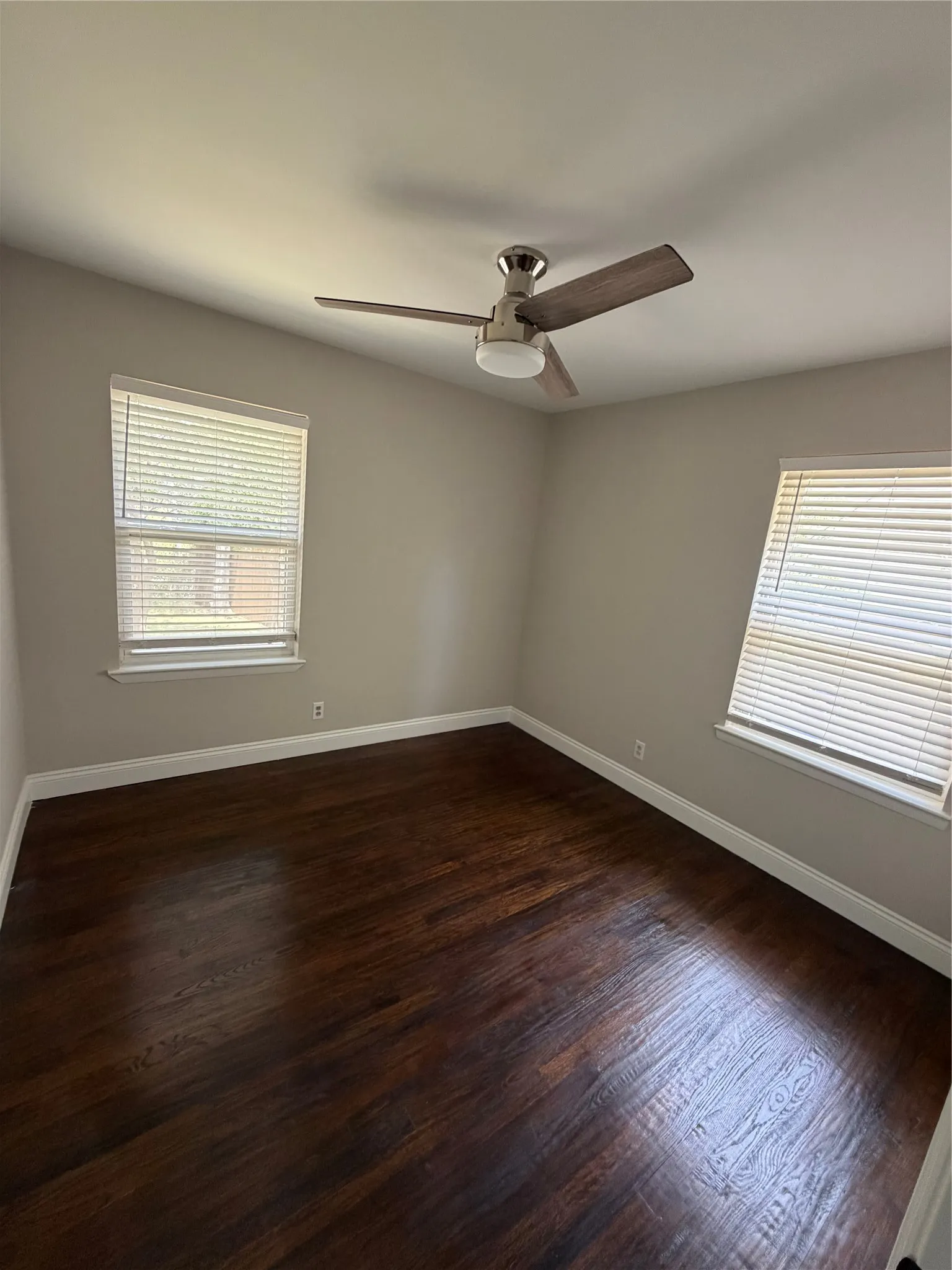 Single Family Residence For Rent in Dallas County , 2579 Springvale Drive, Farmers Branch, Texas 75234, 3 Bedroom, 2 Bathroom, 1 Garage spaces, 918 Sqft, built in 1958, mls#21367407, Real Estate Agent in Farmers Branch, Homes For Rent in Dallas county, Homes For Rent in Farmers Branch, Realtor in Farmers Branch Texas, Real Estate Brokerage Independent Realty Texas, Luminita Cordes Realtor