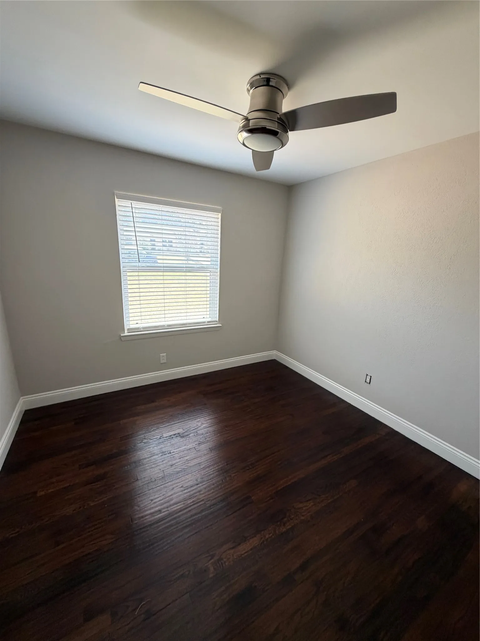 Single Family Residence For Rent in Dallas County , 2579 Springvale Drive, Farmers Branch, Texas 75234, 3 Bedroom, 2 Bathroom, 1 Garage spaces, 918 Sqft, built in 1958, mls#21367407, Real Estate Agent in Farmers Branch, Homes For Rent in Dallas county, Homes For Rent in Farmers Branch, Realtor in Farmers Branch Texas, Real Estate Brokerage Independent Realty Texas, Luminita Cordes Realtor