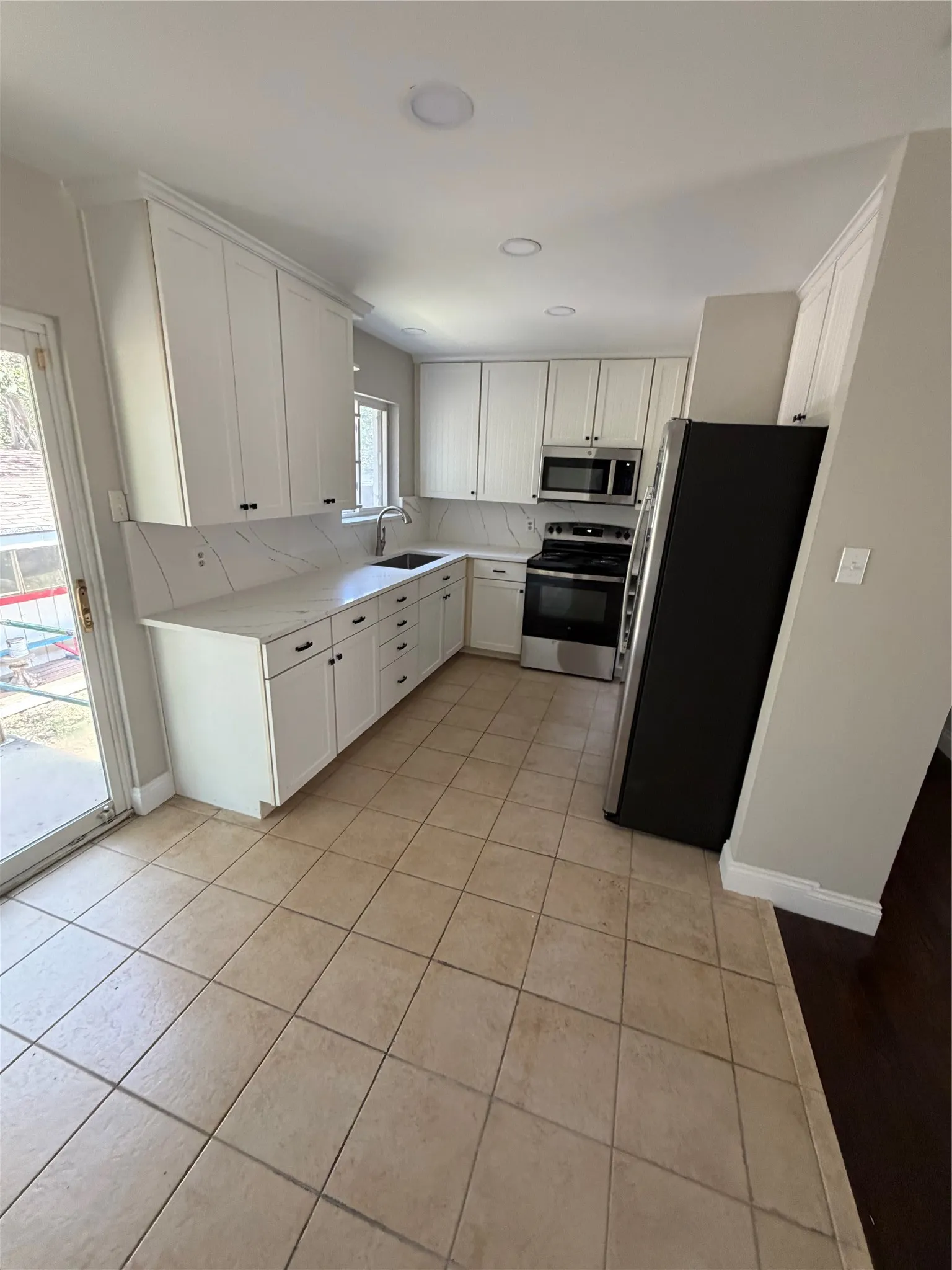 Single Family Residence For Rent in Dallas County , 2579 Springvale Drive, Farmers Branch, Texas 75234, 3 Bedroom, 2 Bathroom, 1 Garage spaces, 918 Sqft, built in 1958, mls#21367407, Real Estate Agent in Farmers Branch, Homes For Rent in Dallas county, Homes For Rent in Farmers Branch, Realtor in Farmers Branch Texas, Real Estate Brokerage Independent Realty Texas, Luminita Cordes Realtor