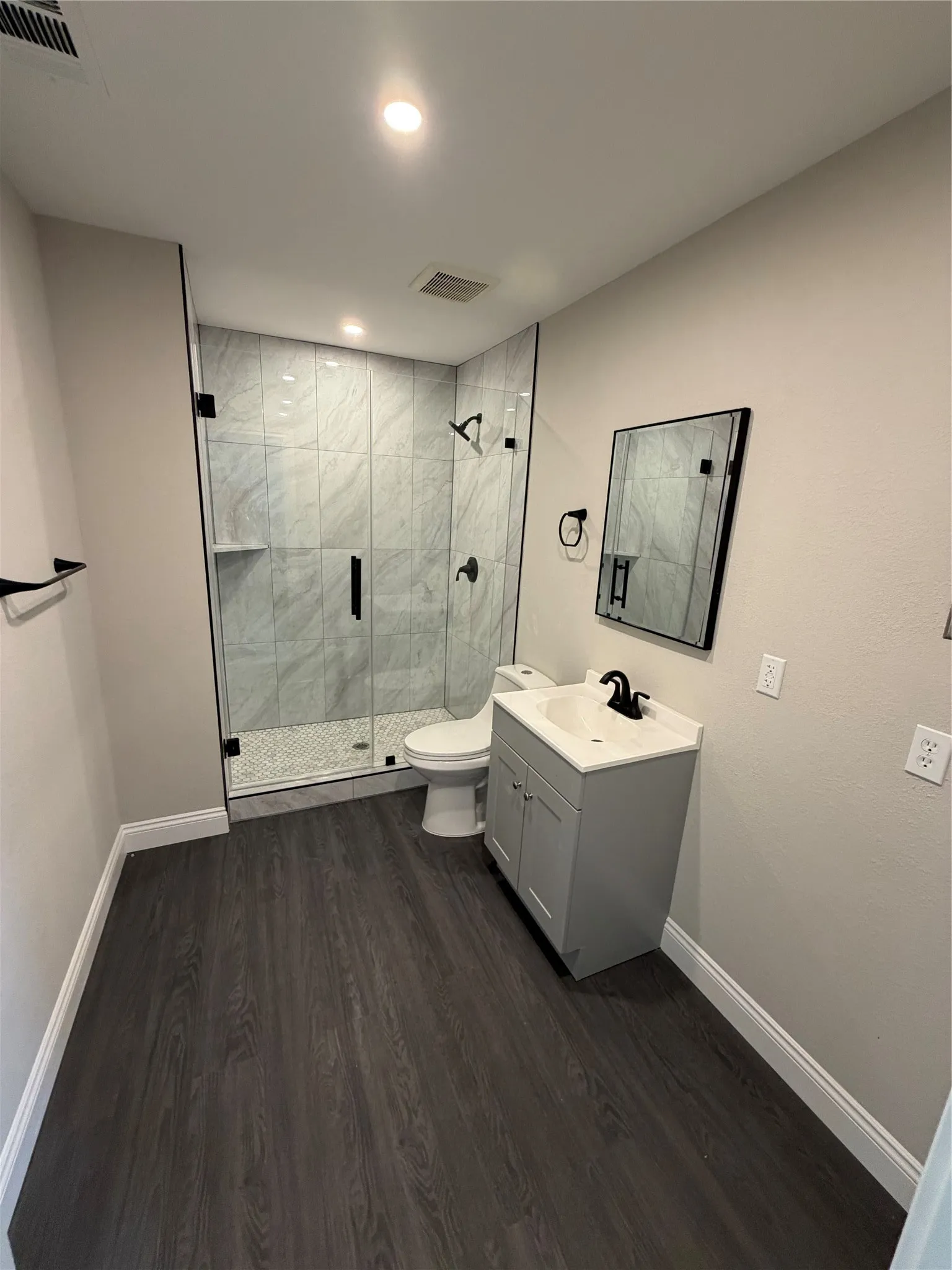 Single Family Residence For Rent in Dallas County , 2579 Springvale Drive, Farmers Branch, Texas 75234, 3 Bedroom, 2 Bathroom, 1 Garage spaces, 918 Sqft, built in 1958, mls#21367407, Real Estate Agent in Farmers Branch, Homes For Rent in Dallas county, Homes For Rent in Farmers Branch, Realtor in Farmers Branch Texas, Real Estate Brokerage Independent Realty Texas, Luminita Cordes Realtor