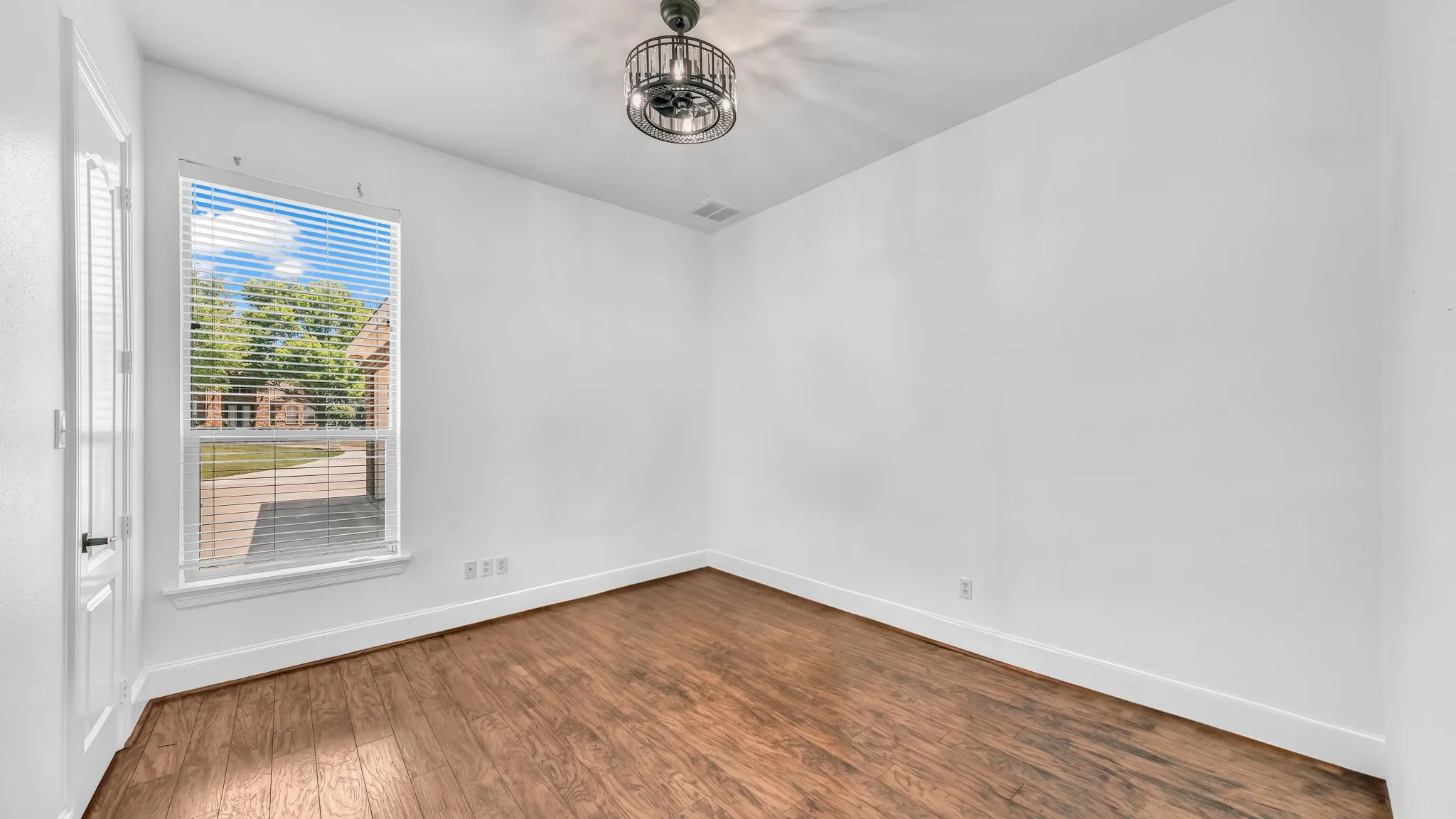Single Family Residence For Sale in Parker County , 1555 Hunterglenn Drive, Aledo, Texas 76008, 5 Bedroom, 4 Bathroom, 3 Garage spaces, 3,854 Sqft, built in 2003, mls#21367206, Real Estate Agent in Aledo, Homes For Sale in Parker county, Homes For Sale in Aledo, Realtor in Aledo Texas, Real Estate Brokerage Independent Realty Texas, Luminita Cordes Realtor