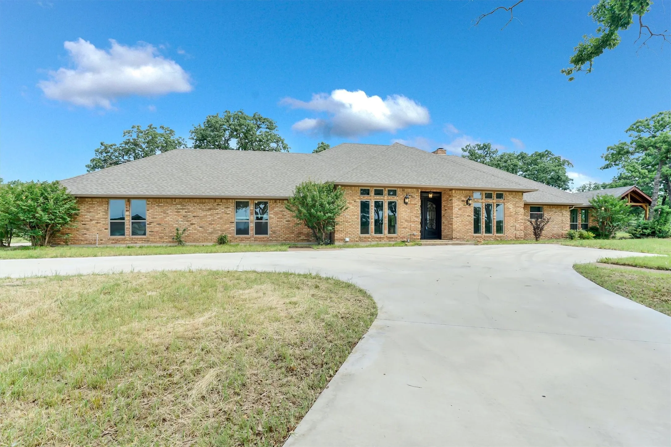 Single Family Residence For Rent in Denton County , 631 Fm 407 E, Argyle, Texas 76226, 4 Bedroom, 3 Bathroom, 3 Garage spaces, 4,790 Sqft, built in 1984, mls#21367602, Real Estate Agent in Argyle, Homes For Rent in Denton county, Homes For Rent in Argyle, Realtor in Argyle Texas, Real Estate Brokerage Independent Realty Texas, Luminita Cordes Realtor
