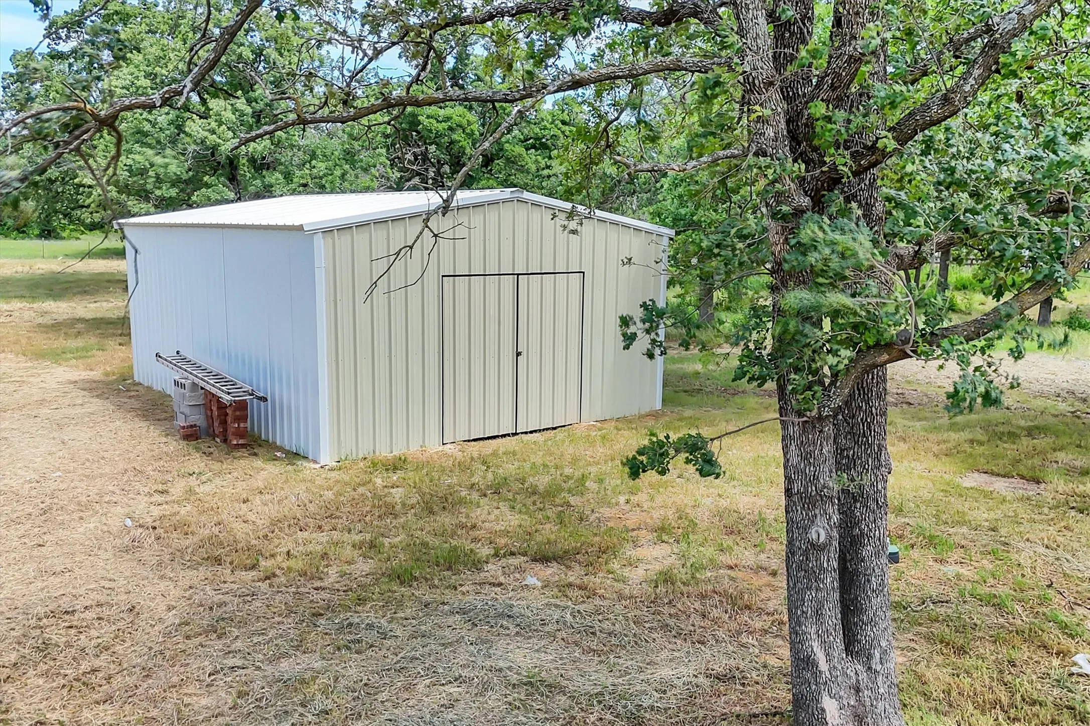 Single Family Residence For Rent in Denton County , 631 Fm 407 E, Argyle, Texas 76226, 4 Bedroom, 3 Bathroom, 3 Garage spaces, 4,790 Sqft, built in 1984, mls#21367602, Real Estate Agent in Argyle, Homes For Rent in Denton county, Homes For Rent in Argyle, Realtor in Argyle Texas, Real Estate Brokerage Independent Realty Texas, Luminita Cordes Realtor