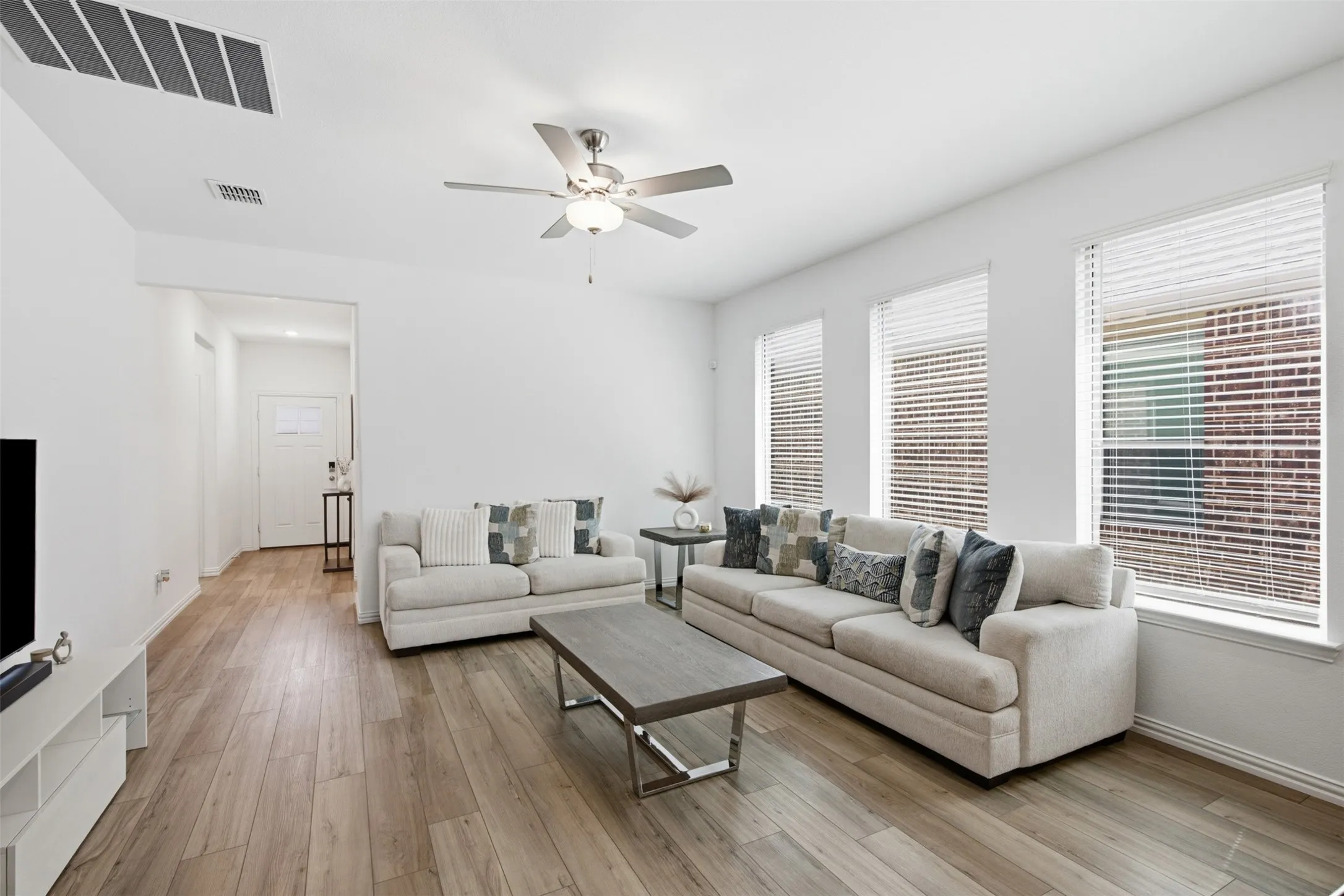Single Family Residence For Rent in Denton County , 1121 Western Yarrow Avenue, Justin, Texas 76247, 4 Bedroom, 2 Bathroom, 2 Garage spaces, 1,566 Sqft, built in 2023, mls#21367605, Real Estate Agent in Justin, Homes For Rent in Denton county, Homes For Rent in Justin, Realtor in Justin Texas, Real Estate Brokerage Independent Realty Texas, Luminita Cordes Realtor
