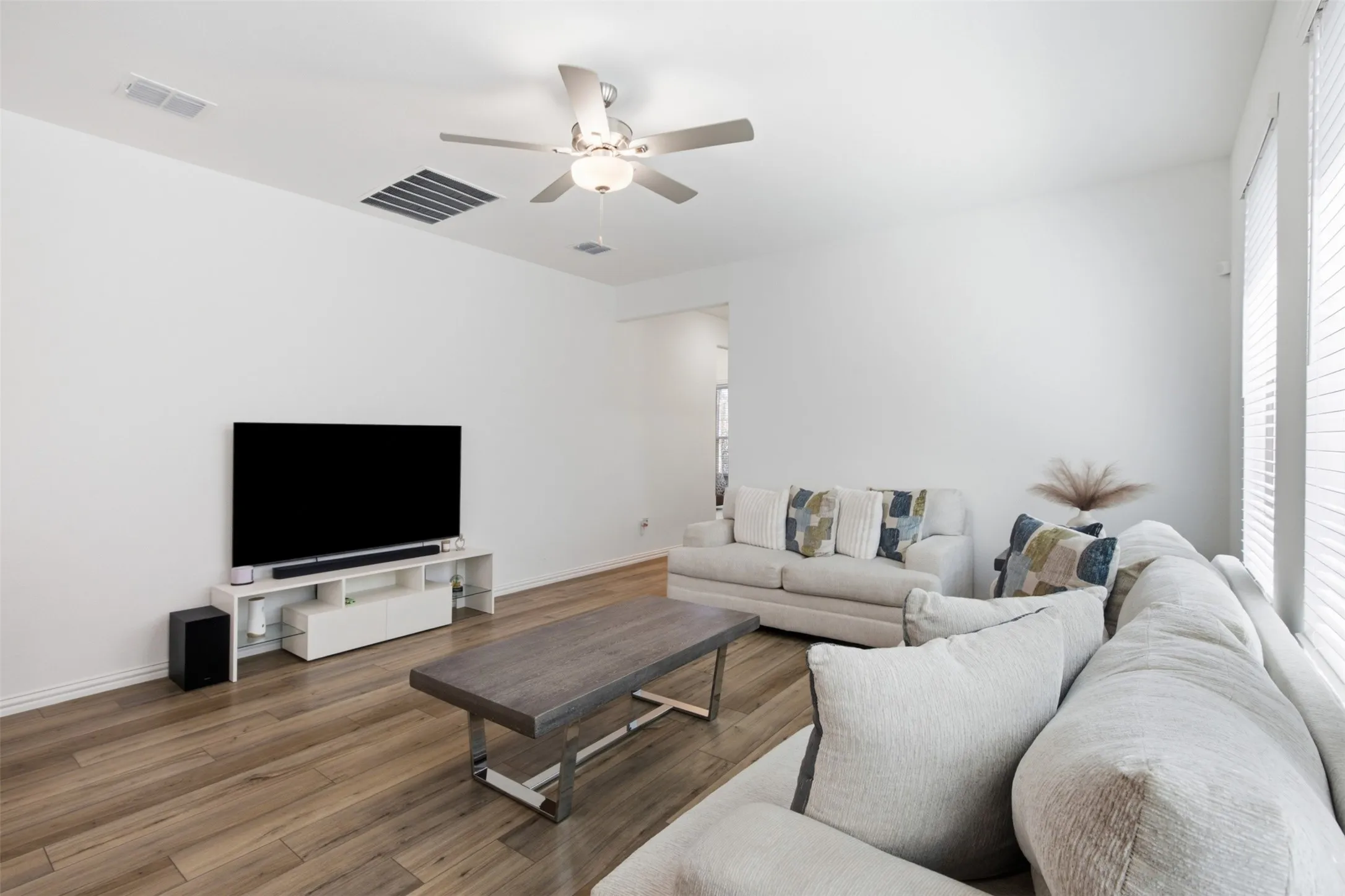 Single Family Residence For Rent in Denton County , 1121 Western Yarrow Avenue, Justin, Texas 76247, 4 Bedroom, 2 Bathroom, 2 Garage spaces, 1,566 Sqft, built in 2023, mls#21367605, Real Estate Agent in Justin, Homes For Rent in Denton county, Homes For Rent in Justin, Realtor in Justin Texas, Real Estate Brokerage Independent Realty Texas, Luminita Cordes Realtor