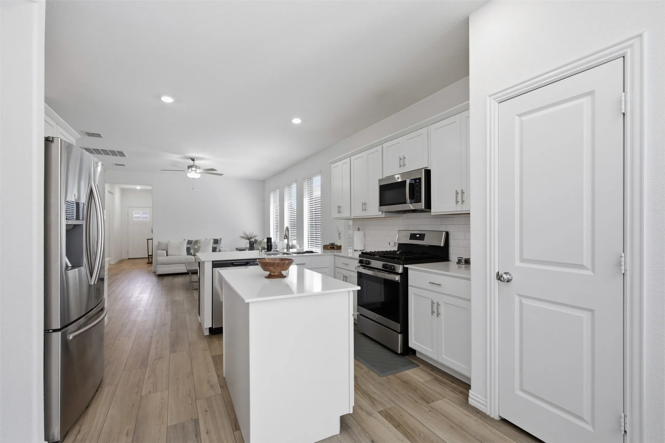 Single Family Residence For Rent in Denton County , 1121 Western Yarrow Avenue, Justin, Texas 76247, 4 Bedroom, 2 Bathroom, 2 Garage spaces, 1,566 Sqft, built in 2023, mls#21367605, Real Estate Agent in Justin, Homes For Rent in Denton county, Homes For Rent in Justin, Realtor in Justin Texas, Real Estate Brokerage Independent Realty Texas, Luminita Cordes Realtor