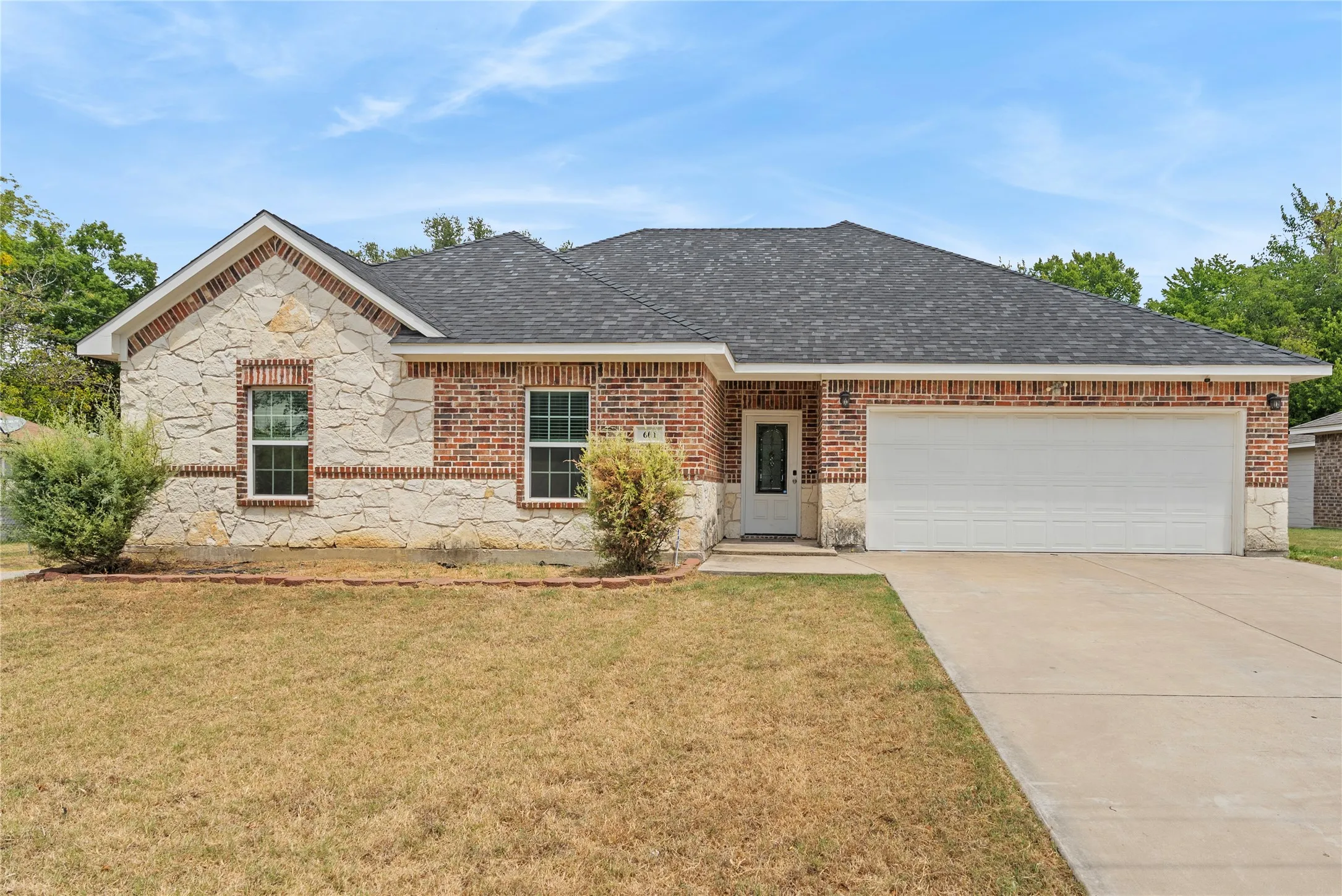 Single Family Residence For Sale in Ellis County , 601 E Jefferson Street, Waxahachie, Texas 75165, 3 Bedroom, 2 Bathroom, 2 Garage spaces, 2,223 Sqft, built in 2020, mls#21367147, Real Estate Agent in Waxahachie, Homes For Sale in Ellis county, Homes For Sale in Waxahachie, Realtor in Waxahachie Texas, Real Estate Brokerage Independent Realty Texas, Luminita Cordes Realtor