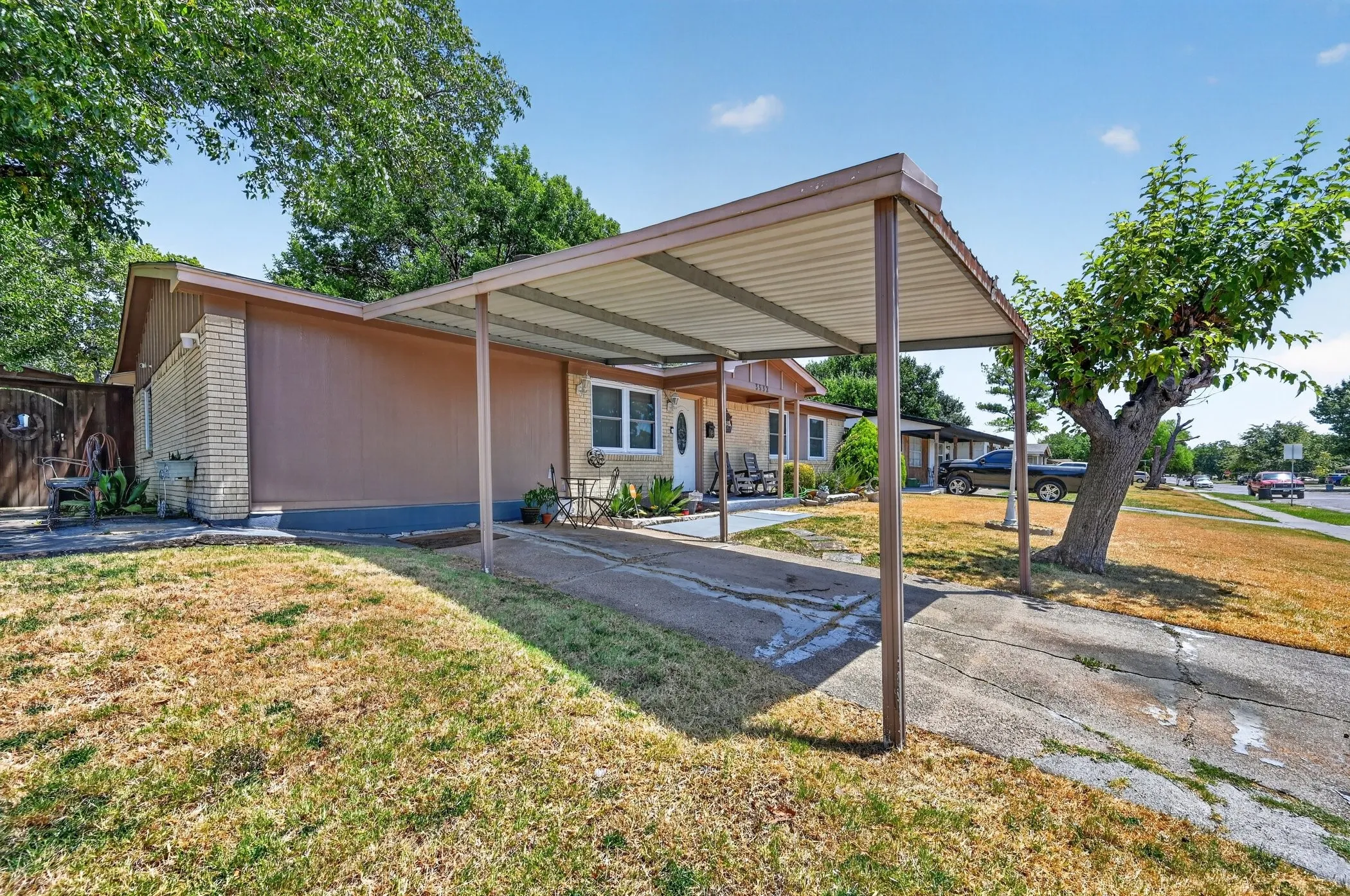 Single Family Residence For Sale in Dallas County , 3532 Edgebrook Drive, Mesquite, Texas 75150, 3 Bedroom, 2 Bathroom, Garage spaces, 1,387 Sqft, built in 1959, mls#21358882, Real Estate Agent in Mesquite, Homes For Sale in Dallas county, Homes For Sale in Mesquite, Realtor in Mesquite Texas, Real Estate Brokerage Independent Realty Texas, Luminita Cordes Realtor