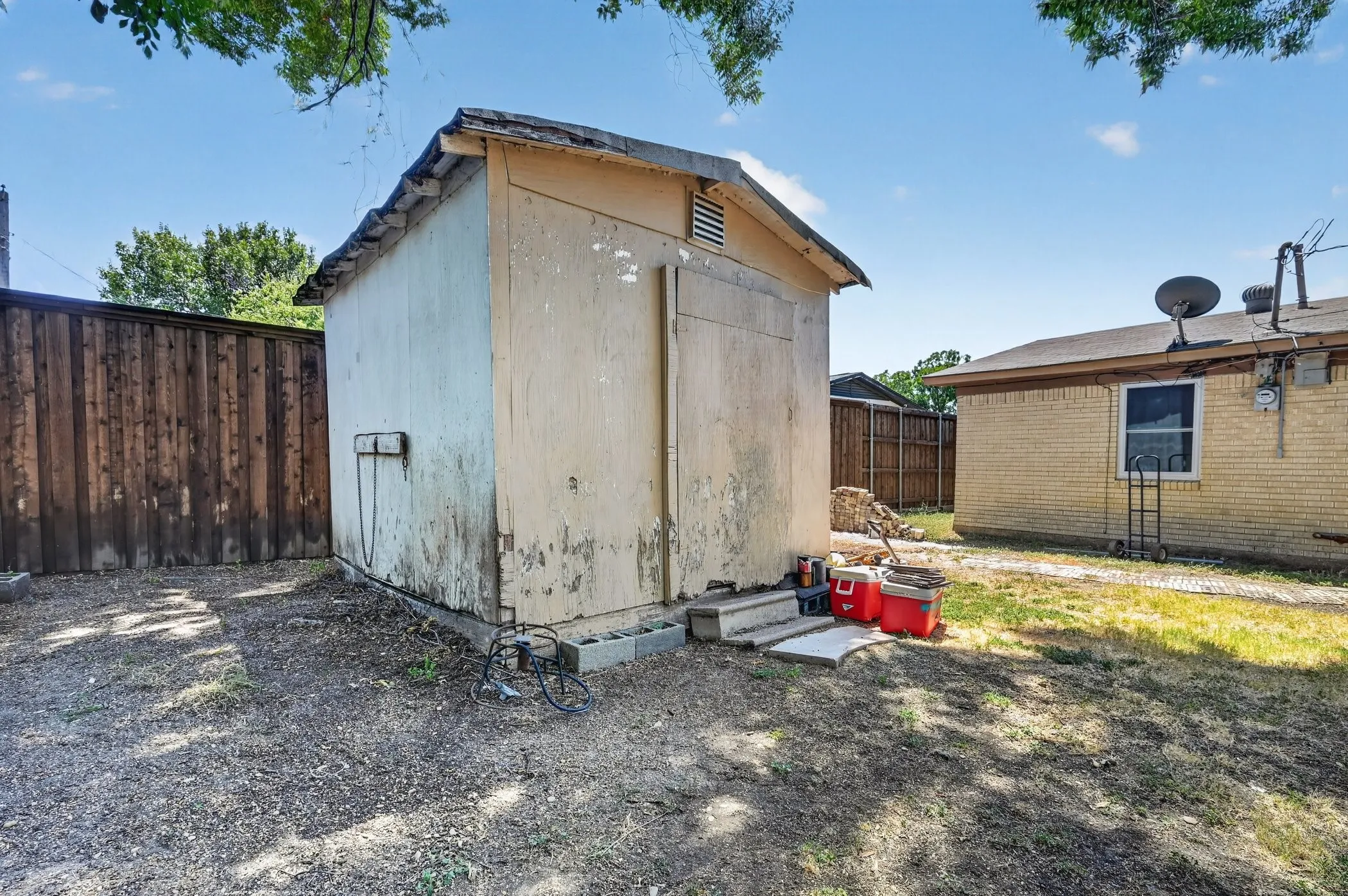 Single Family Residence For Sale in Dallas County , 3532 Edgebrook Drive, Mesquite, Texas 75150, 3 Bedroom, 2 Bathroom, Garage spaces, 1,387 Sqft, built in 1959, mls#21358882, Real Estate Agent in Mesquite, Homes For Sale in Dallas county, Homes For Sale in Mesquite, Realtor in Mesquite Texas, Real Estate Brokerage Independent Realty Texas, Luminita Cordes Realtor