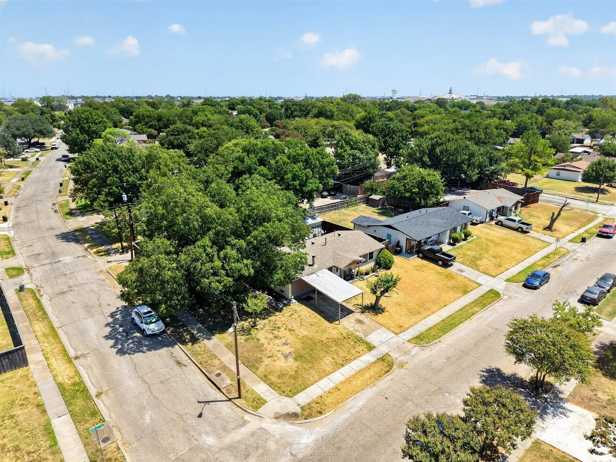 Single Family Residence For Sale in Dallas County , 3532 Edgebrook Drive, Mesquite, Texas 75150, 3 Bedroom, 2 Bathroom, Garage spaces, 1,387 Sqft, built in 1959, mls#21358882, Real Estate Agent in Mesquite, Homes For Sale in Dallas county, Homes For Sale in Mesquite, Realtor in Mesquite Texas, Real Estate Brokerage Independent Realty Texas, Luminita Cordes Realtor