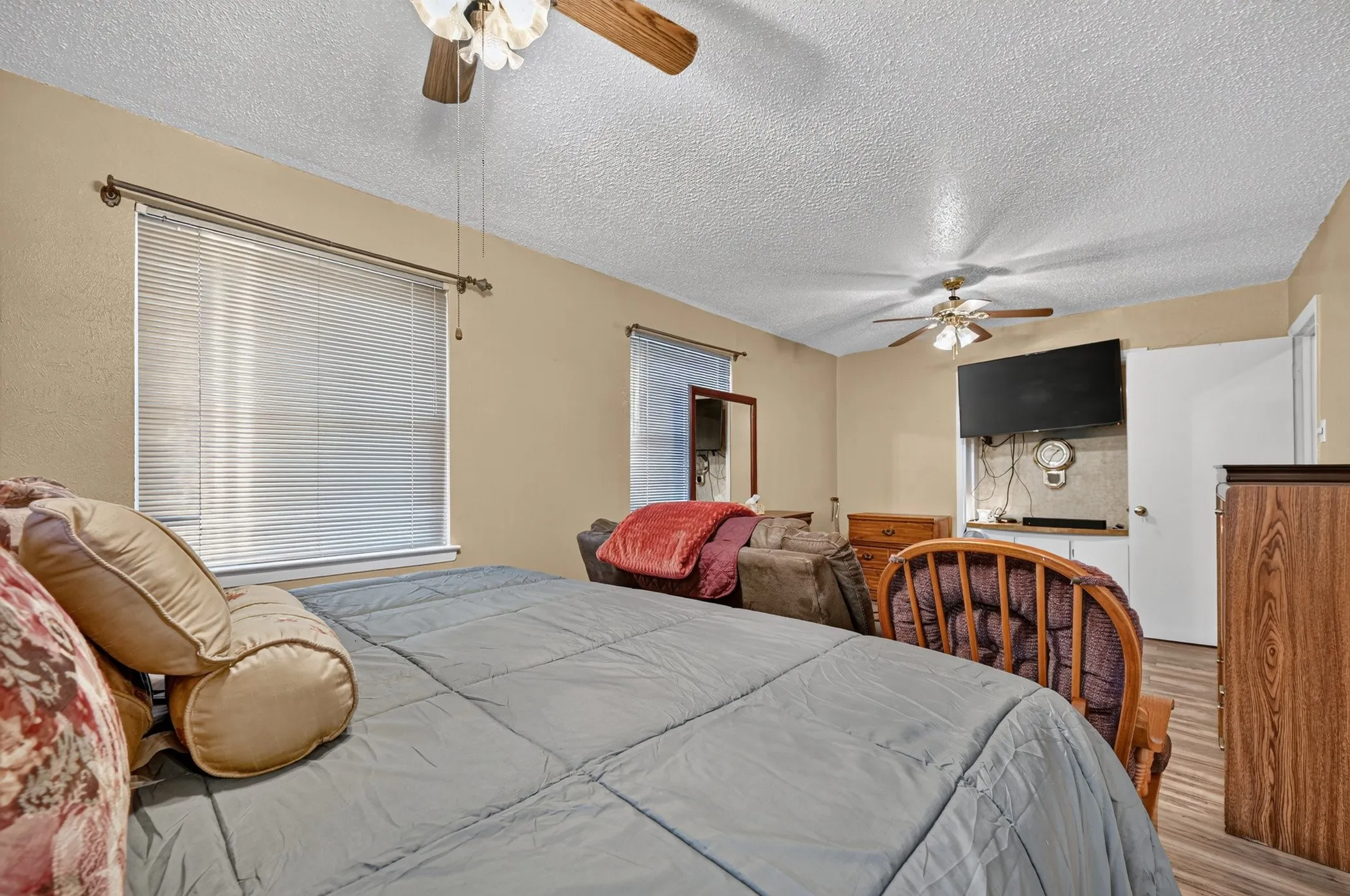 Single Family Residence For Sale in Dallas County , 3532 Edgebrook Drive, Mesquite, Texas 75150, 3 Bedroom, 2 Bathroom, Garage spaces, 1,387 Sqft, built in 1959, mls#21358882, Real Estate Agent in Mesquite, Homes For Sale in Dallas county, Homes For Sale in Mesquite, Realtor in Mesquite Texas, Real Estate Brokerage Independent Realty Texas, Luminita Cordes Realtor