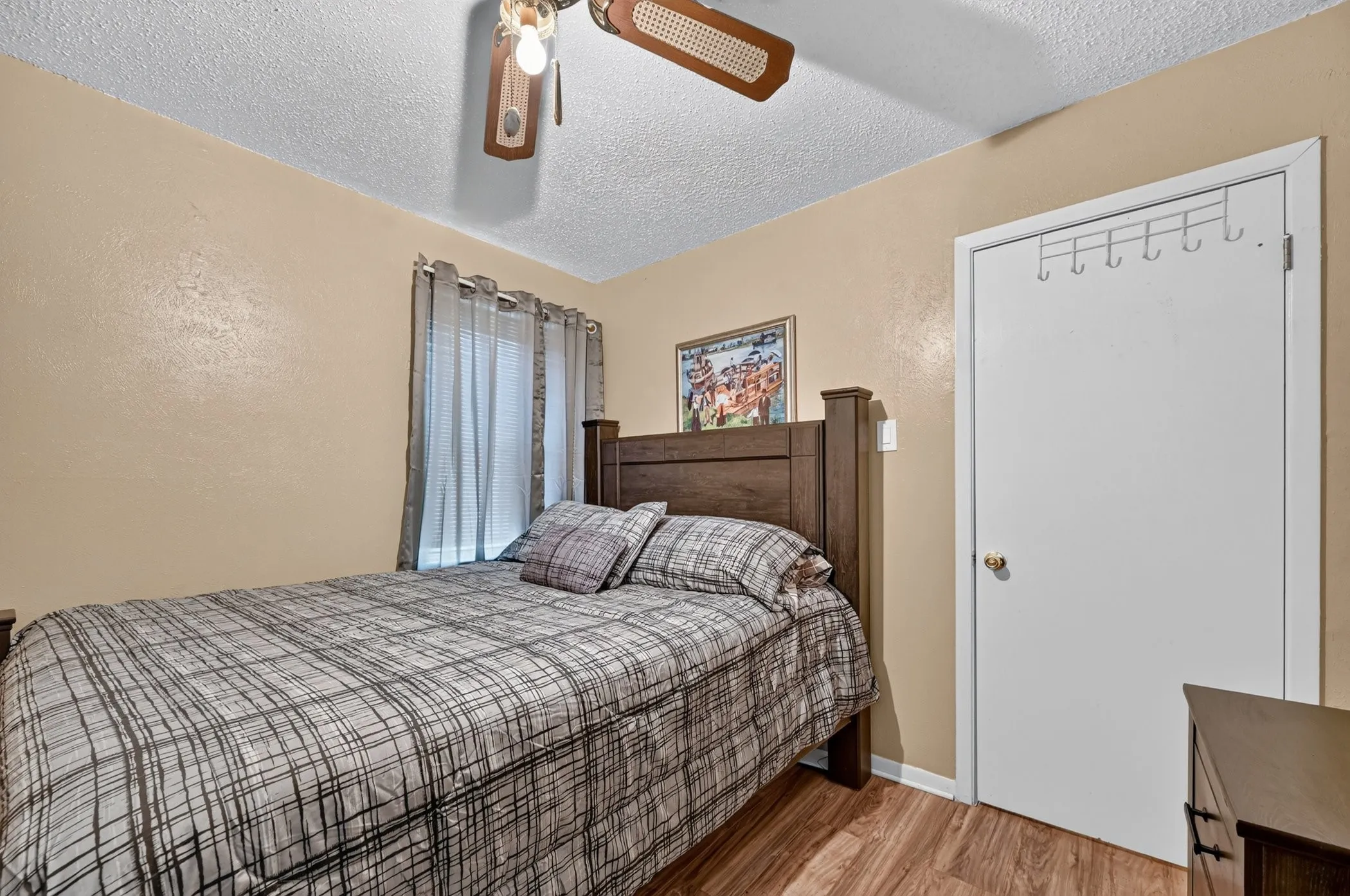 Single Family Residence For Sale in Dallas County , 3532 Edgebrook Drive, Mesquite, Texas 75150, 3 Bedroom, 2 Bathroom, Garage spaces, 1,387 Sqft, built in 1959, mls#21358882, Real Estate Agent in Mesquite, Homes For Sale in Dallas county, Homes For Sale in Mesquite, Realtor in Mesquite Texas, Real Estate Brokerage Independent Realty Texas, Luminita Cordes Realtor