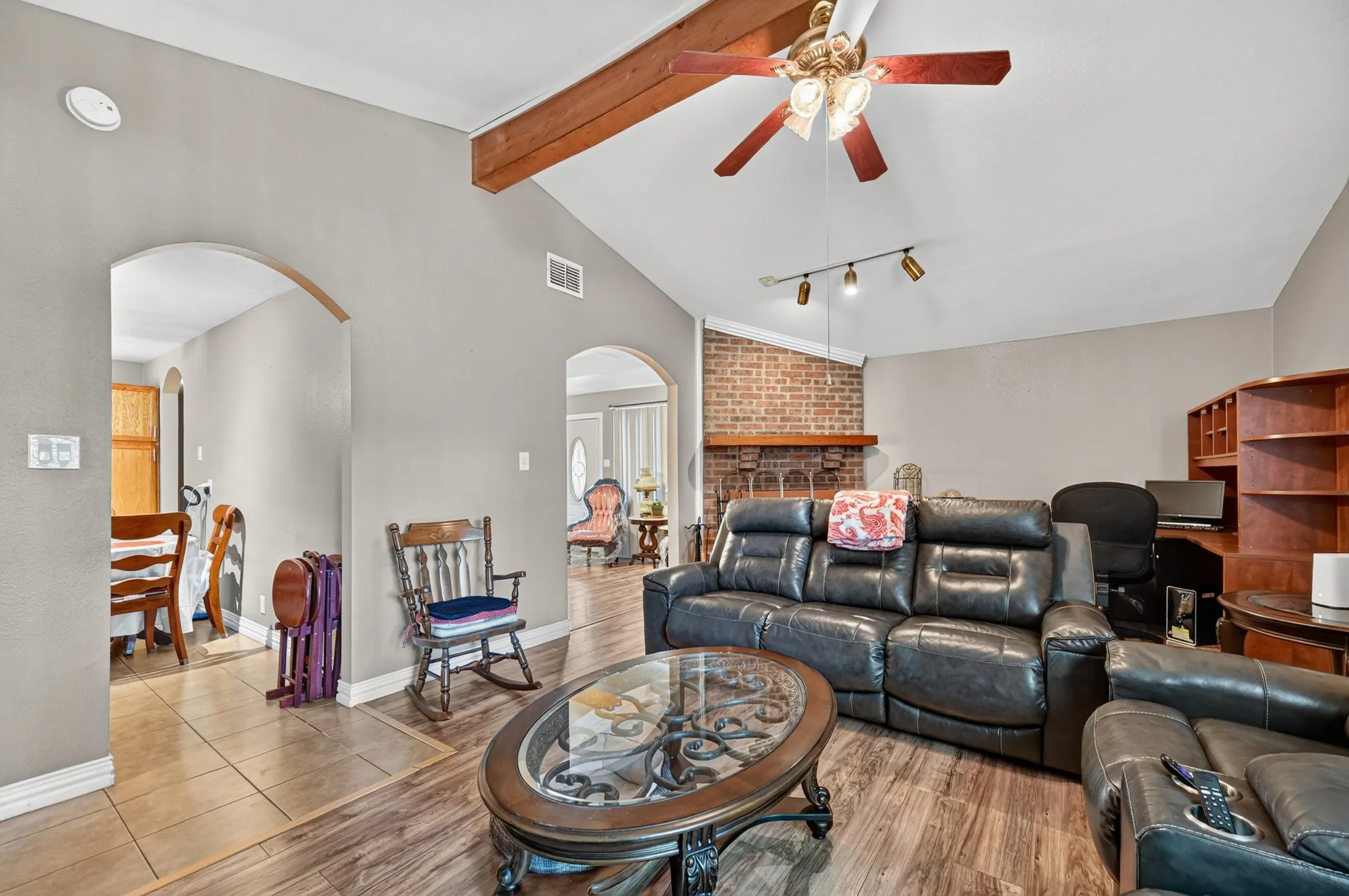 Single Family Residence For Sale in Dallas County , 3532 Edgebrook Drive, Mesquite, Texas 75150, 3 Bedroom, 2 Bathroom, Garage spaces, 1,387 Sqft, built in 1959, mls#21358882, Real Estate Agent in Mesquite, Homes For Sale in Dallas county, Homes For Sale in Mesquite, Realtor in Mesquite Texas, Real Estate Brokerage Independent Realty Texas, Luminita Cordes Realtor