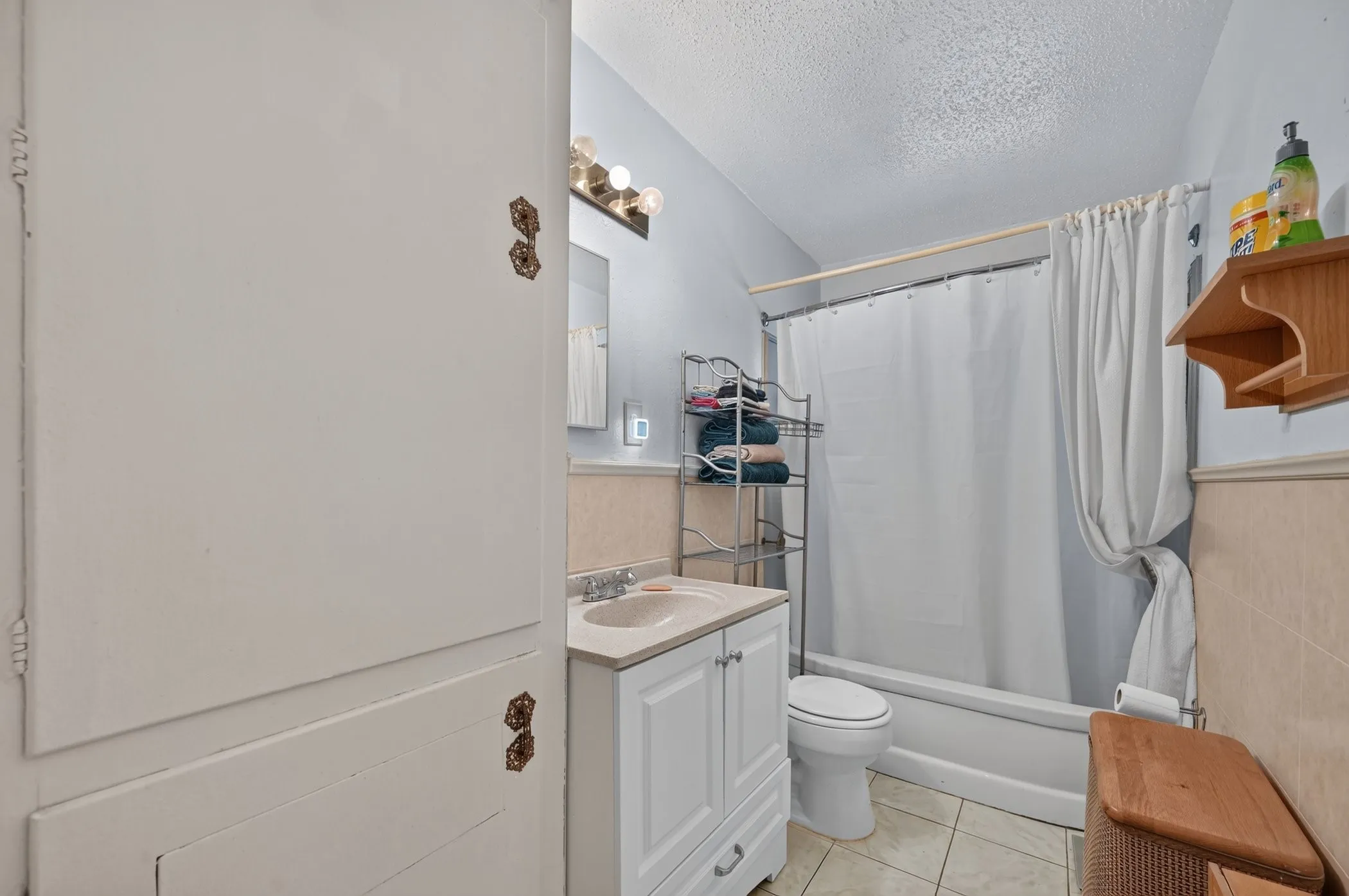 Single Family Residence For Sale in Dallas County , 3532 Edgebrook Drive, Mesquite, Texas 75150, 3 Bedroom, 2 Bathroom, Garage spaces, 1,387 Sqft, built in 1959, mls#21358882, Real Estate Agent in Mesquite, Homes For Sale in Dallas county, Homes For Sale in Mesquite, Realtor in Mesquite Texas, Real Estate Brokerage Independent Realty Texas, Luminita Cordes Realtor