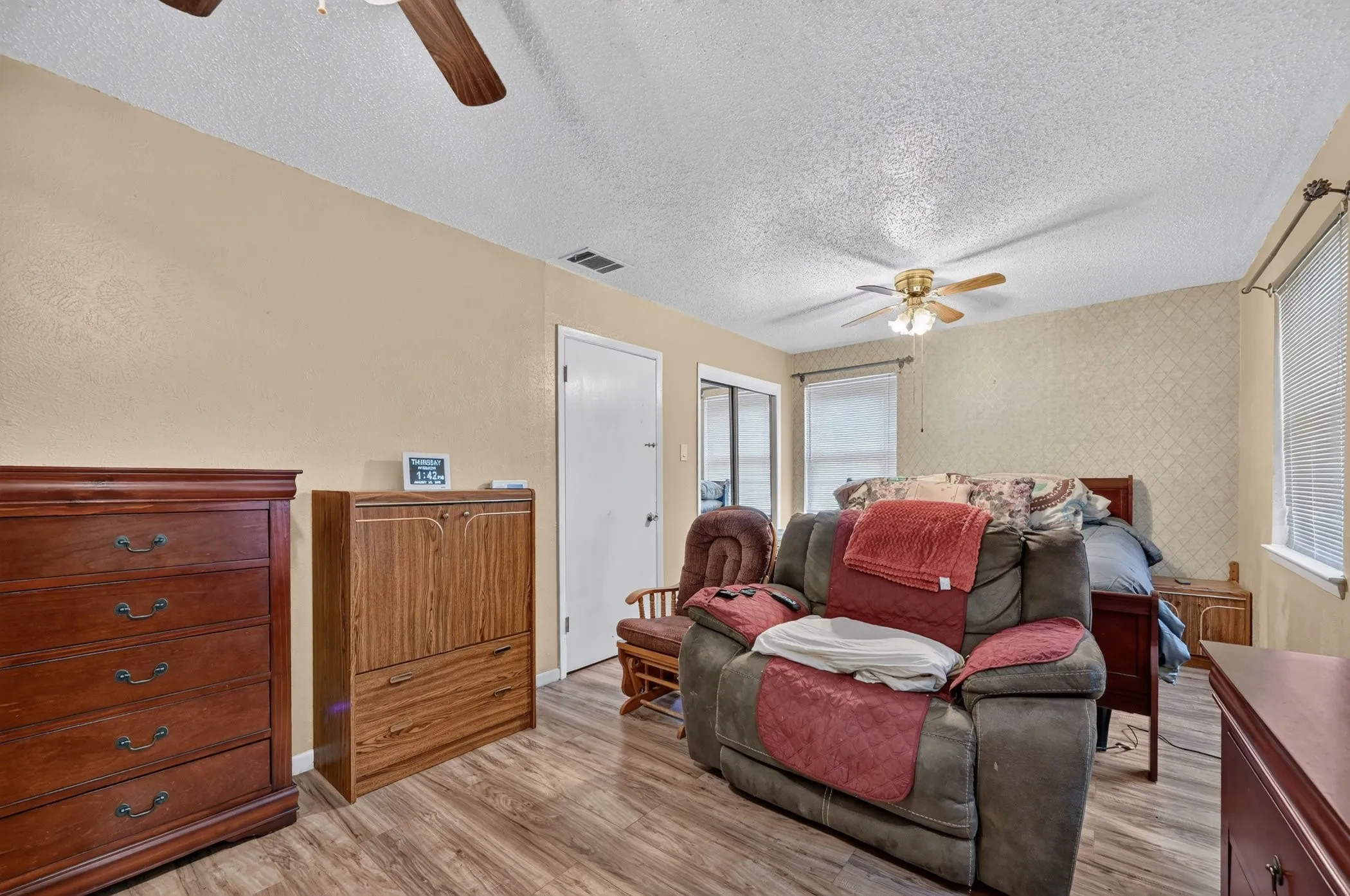 Single Family Residence For Sale in Dallas County , 3532 Edgebrook Drive, Mesquite, Texas 75150, 3 Bedroom, 2 Bathroom, Garage spaces, 1,387 Sqft, built in 1959, mls#21358882, Real Estate Agent in Mesquite, Homes For Sale in Dallas county, Homes For Sale in Mesquite, Realtor in Mesquite Texas, Real Estate Brokerage Independent Realty Texas, Luminita Cordes Realtor