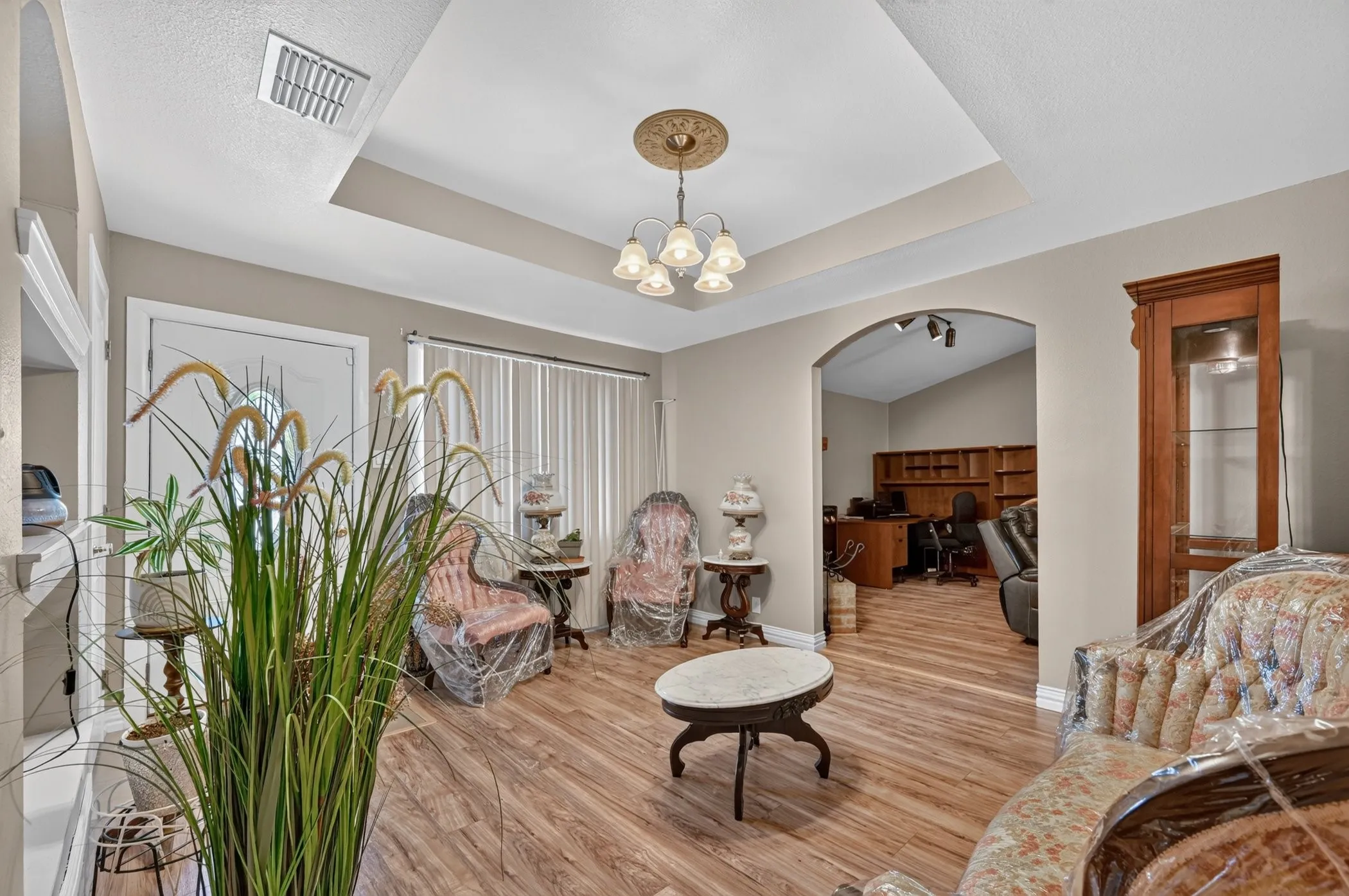 Single Family Residence For Sale in Dallas County , 3532 Edgebrook Drive, Mesquite, Texas 75150, 3 Bedroom, 2 Bathroom, Garage spaces, 1,387 Sqft, built in 1959, mls#21358882, Real Estate Agent in Mesquite, Homes For Sale in Dallas county, Homes For Sale in Mesquite, Realtor in Mesquite Texas, Real Estate Brokerage Independent Realty Texas, Luminita Cordes Realtor