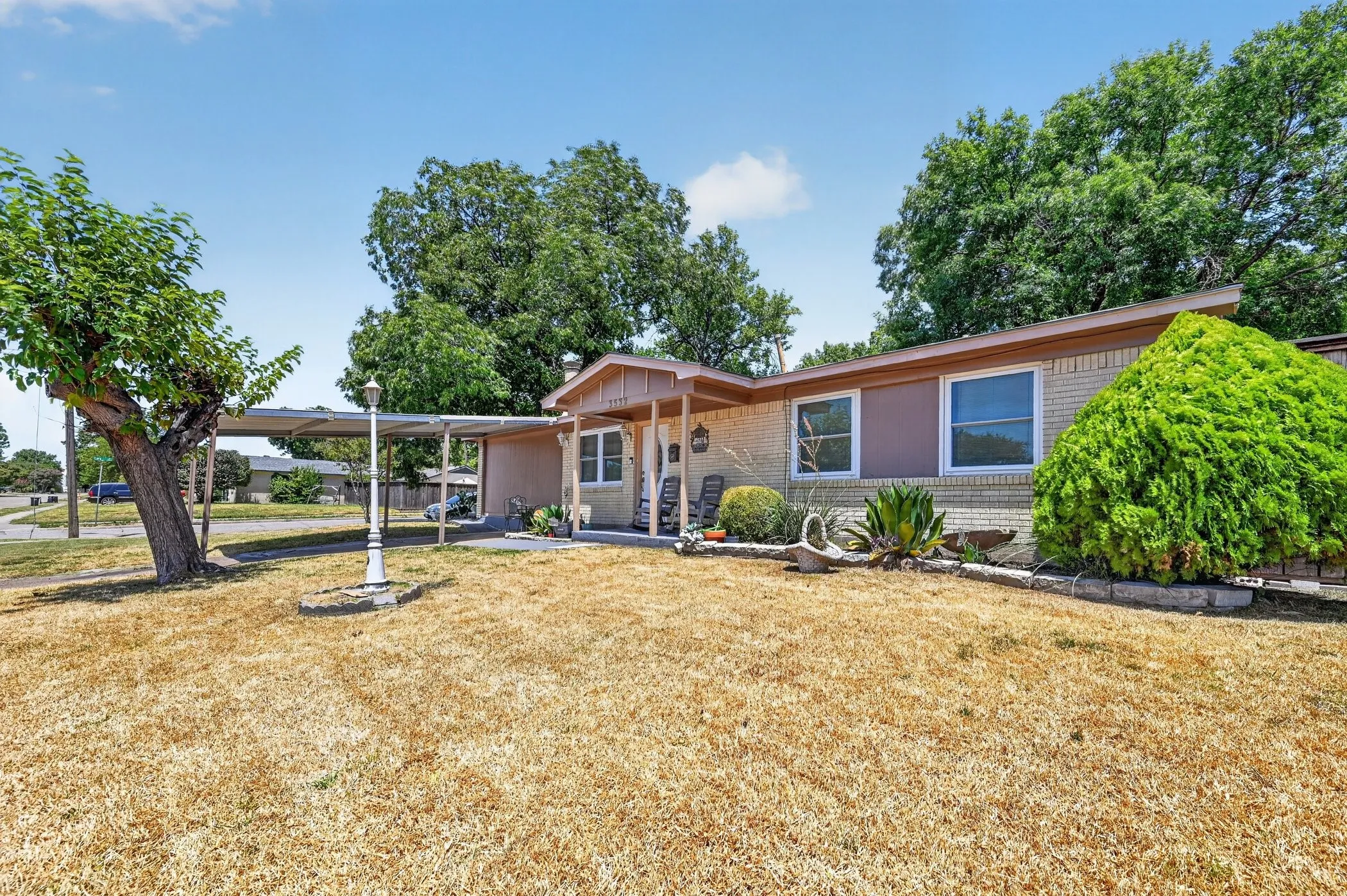 Single Family Residence For Sale in Dallas County , 3532 Edgebrook Drive, Mesquite, Texas 75150, 3 Bedroom, 2 Bathroom, Garage spaces, 1,387 Sqft, built in 1959, mls#21358882, Real Estate Agent in Mesquite, Homes For Sale in Dallas county, Homes For Sale in Mesquite, Realtor in Mesquite Texas, Real Estate Brokerage Independent Realty Texas, Luminita Cordes Realtor