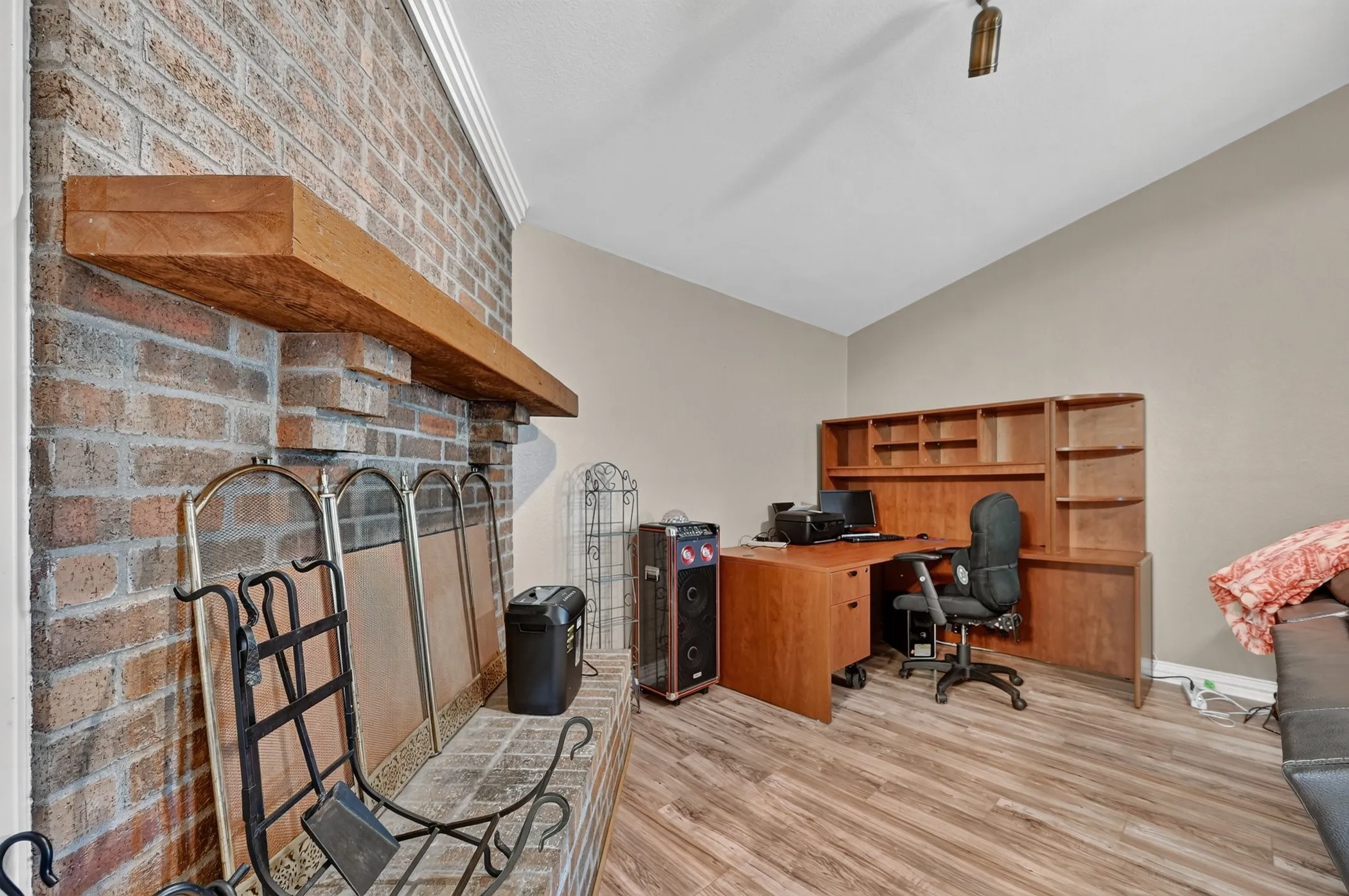 Single Family Residence For Sale in Dallas County , 3532 Edgebrook Drive, Mesquite, Texas 75150, 3 Bedroom, 2 Bathroom, Garage spaces, 1,387 Sqft, built in 1959, mls#21358882, Real Estate Agent in Mesquite, Homes For Sale in Dallas county, Homes For Sale in Mesquite, Realtor in Mesquite Texas, Real Estate Brokerage Independent Realty Texas, Luminita Cordes Realtor