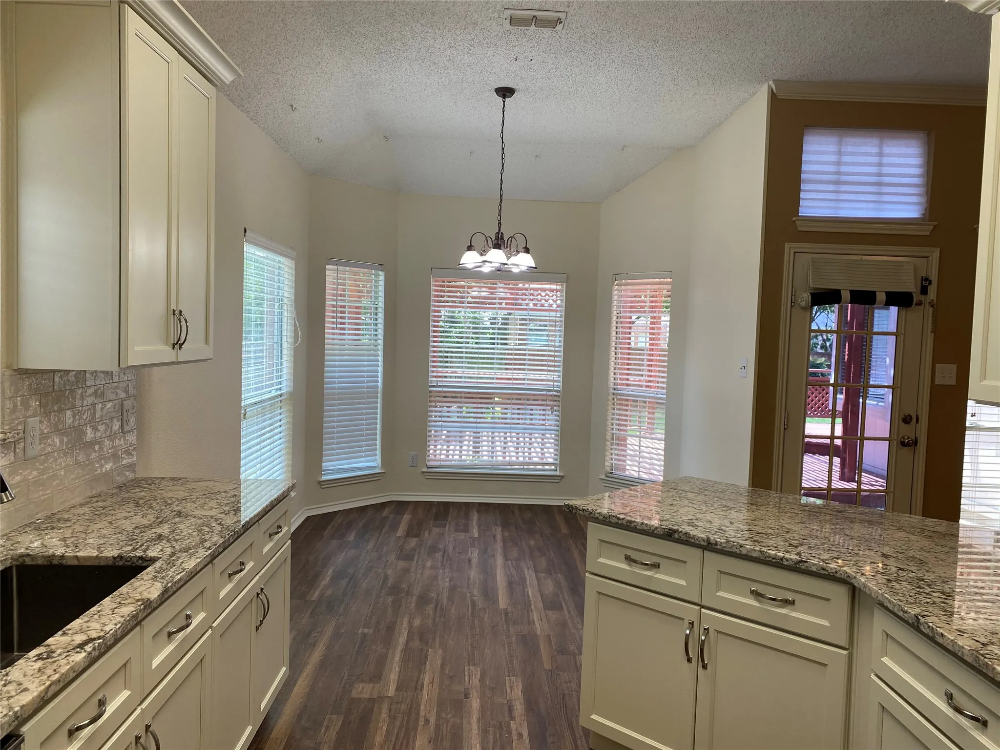 Single Family Residence For Rent in Collin County , 2212 Heatherton Place, Plano, Texas 75023, 3 Bedroom, 2 Bathroom, 2 Garage spaces, 1,423 Sqft, built in 1990, mls#21367118, Real Estate Agent in Plano, Homes For Rent in Collin county, Homes For Rent in Plano, Realtor in Plano Texas, Real Estate Brokerage Independent Realty Texas, Luminita Cordes Realtor