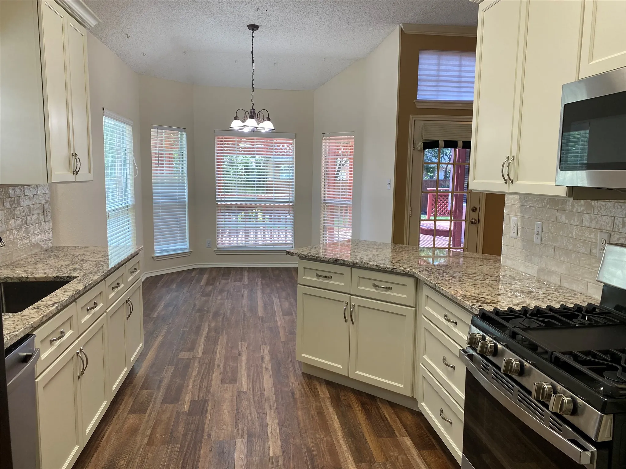Single Family Residence For Rent in Collin County , 2212 Heatherton Place, Plano, Texas 75023, 3 Bedroom, 2 Bathroom, 2 Garage spaces, 1,423 Sqft, built in 1990, mls#21367118, Real Estate Agent in Plano, Homes For Rent in Collin county, Homes For Rent in Plano, Realtor in Plano Texas, Real Estate Brokerage Independent Realty Texas, Luminita Cordes Realtor