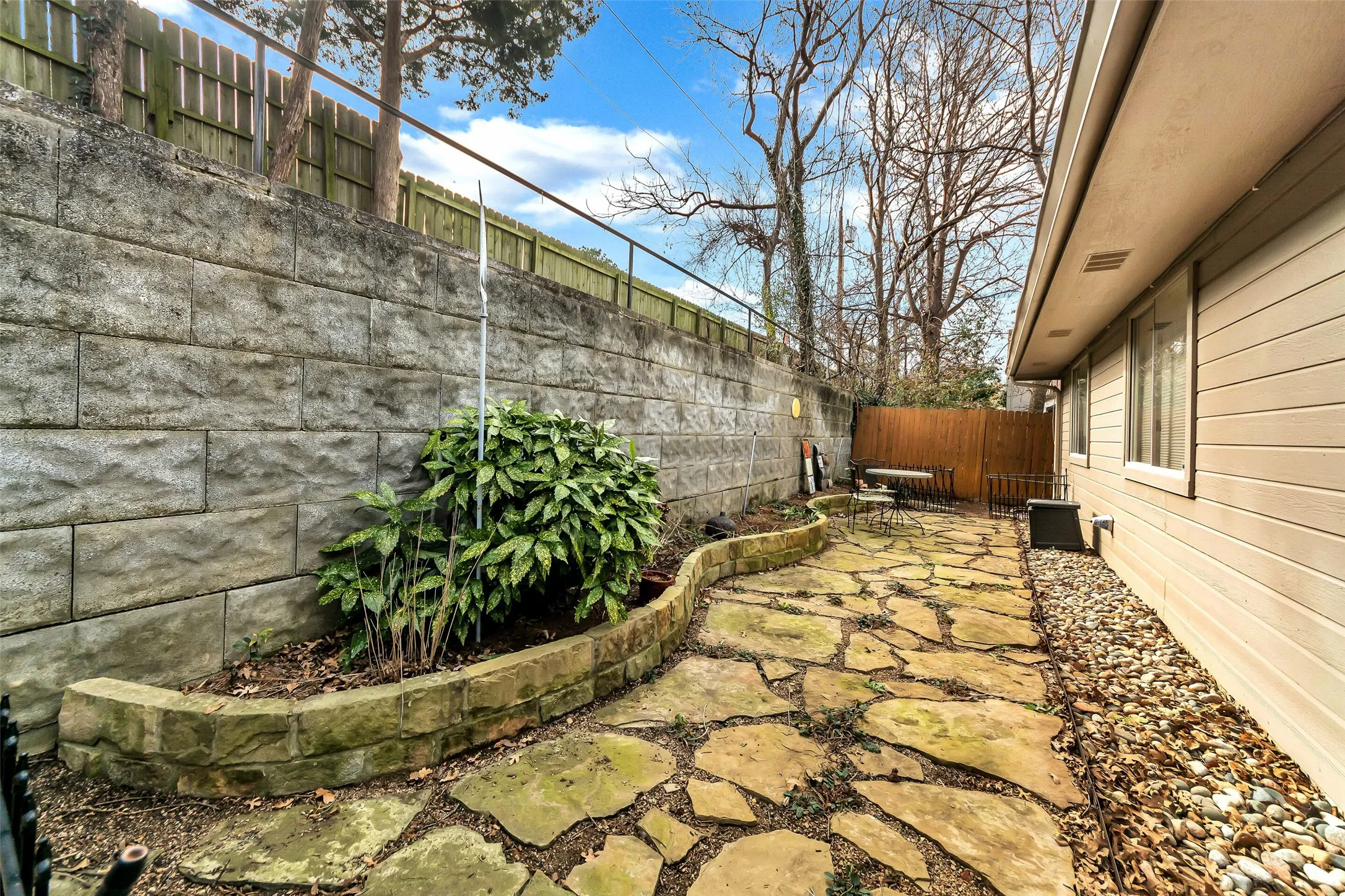 Single Family Residence For Rent in Tarrant County , 1441 Hampton Road, Grapevine, Texas 76051, 3 Bedroom, 2 Bathroom, 2 Garage spaces, 1,288 Sqft, built in 1988, mls#21367569, Real Estate Agent in Grapevine, Homes For Rent in Tarrant county, Homes For Rent in Grapevine, Realtor in Grapevine Texas, Real Estate Brokerage Independent Realty Texas, Luminita Cordes Realtor