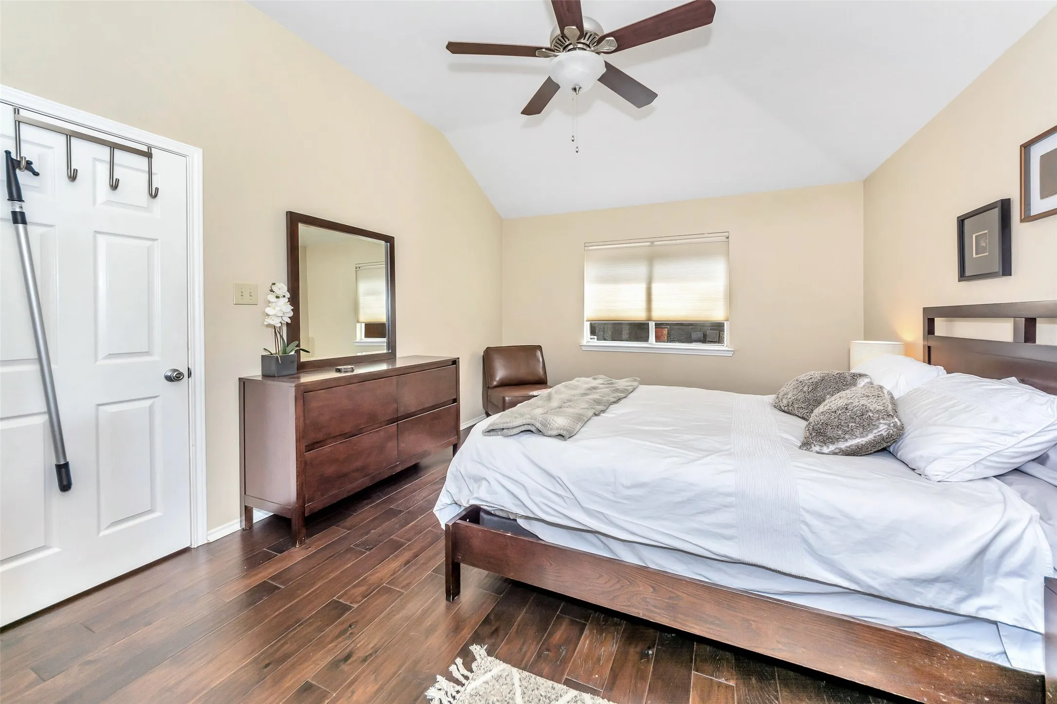 Single Family Residence For Rent in Tarrant County , 1441 Hampton Road, Grapevine, Texas 76051, 3 Bedroom, 2 Bathroom, 2 Garage spaces, 1,288 Sqft, built in 1988, mls#21367569, Real Estate Agent in Grapevine, Homes For Rent in Tarrant county, Homes For Rent in Grapevine, Realtor in Grapevine Texas, Real Estate Brokerage Independent Realty Texas, Luminita Cordes Realtor