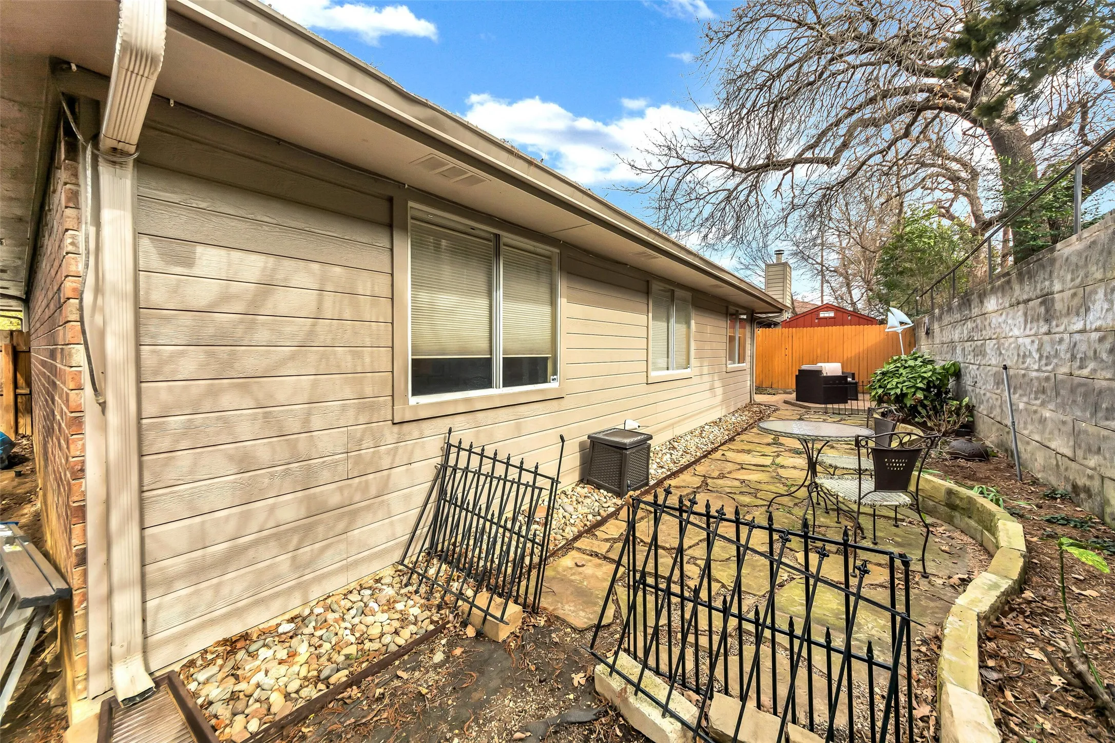 Single Family Residence For Rent in Tarrant County , 1441 Hampton Road, Grapevine, Texas 76051, 3 Bedroom, 2 Bathroom, 2 Garage spaces, 1,288 Sqft, built in 1988, mls#21367569, Real Estate Agent in Grapevine, Homes For Rent in Tarrant county, Homes For Rent in Grapevine, Realtor in Grapevine Texas, Real Estate Brokerage Independent Realty Texas, Luminita Cordes Realtor