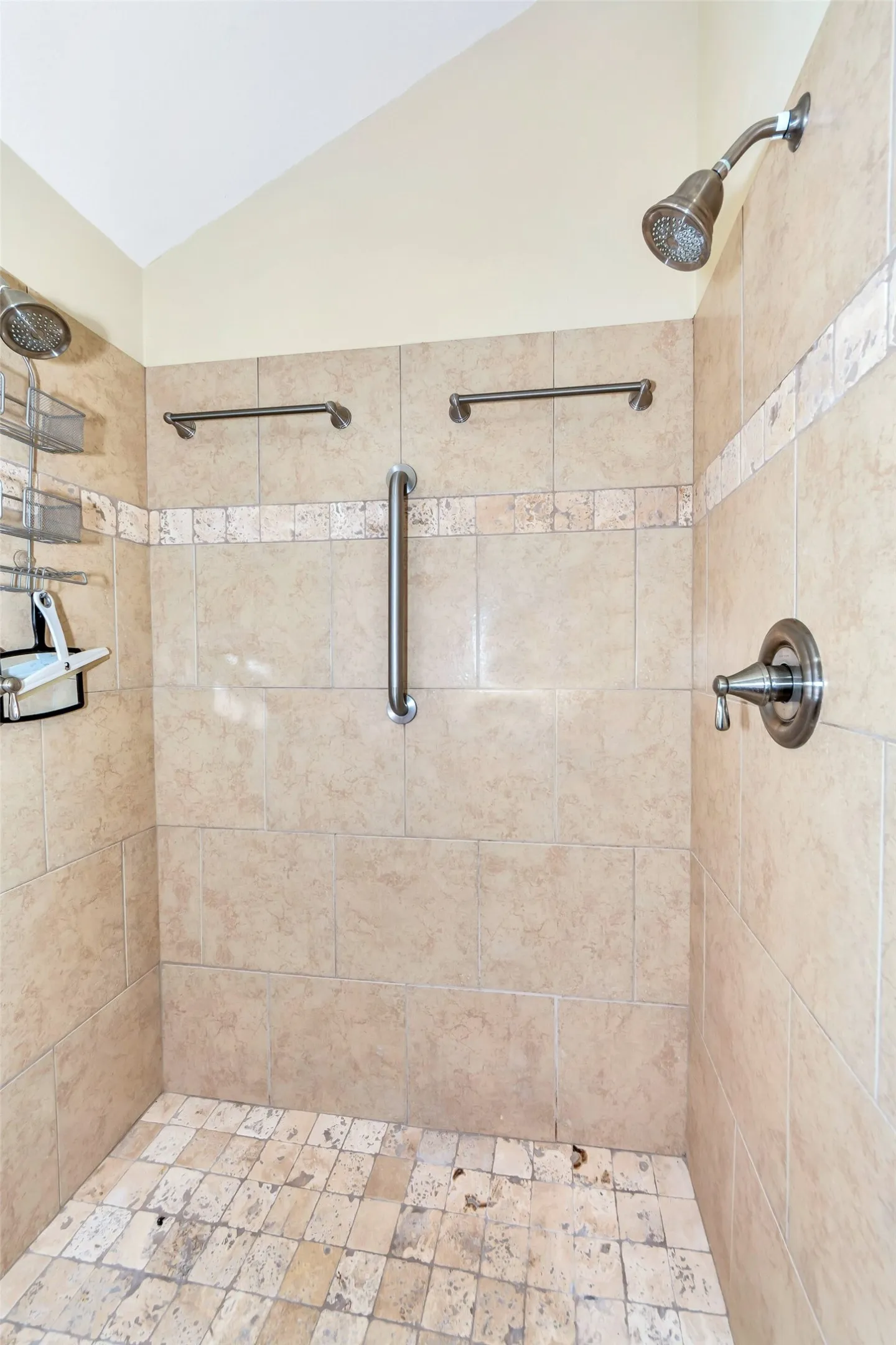 Single Family Residence For Rent in Tarrant County , 1441 Hampton Road, Grapevine, Texas 76051, 3 Bedroom, 2 Bathroom, 2 Garage spaces, 1,288 Sqft, built in 1988, mls#21367569, Real Estate Agent in Grapevine, Homes For Rent in Tarrant county, Homes For Rent in Grapevine, Realtor in Grapevine Texas, Real Estate Brokerage Independent Realty Texas, Luminita Cordes Realtor