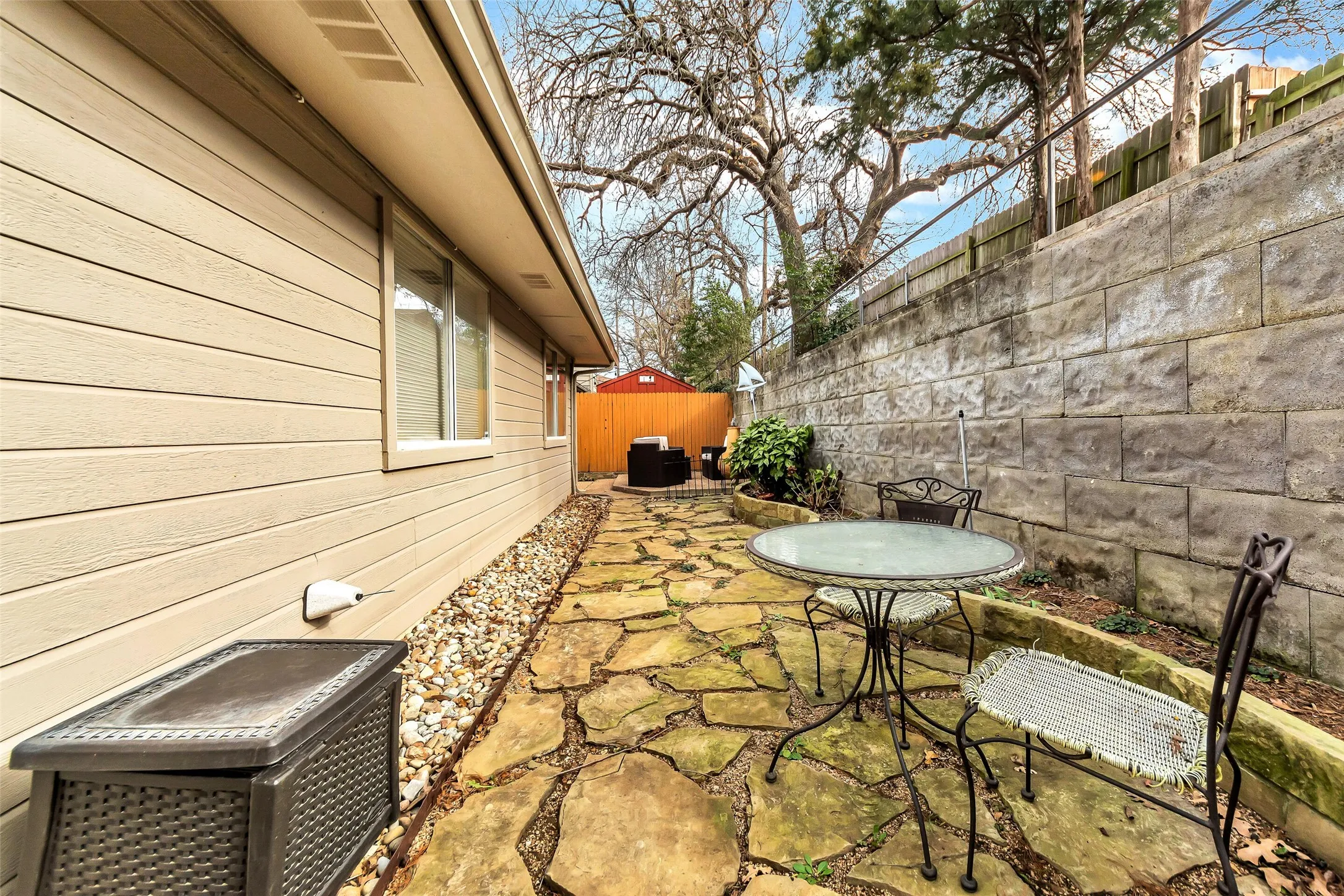 Single Family Residence For Rent in Tarrant County , 1441 Hampton Road, Grapevine, Texas 76051, 3 Bedroom, 2 Bathroom, 2 Garage spaces, 1,288 Sqft, built in 1988, mls#21367569, Real Estate Agent in Grapevine, Homes For Rent in Tarrant county, Homes For Rent in Grapevine, Realtor in Grapevine Texas, Real Estate Brokerage Independent Realty Texas, Luminita Cordes Realtor