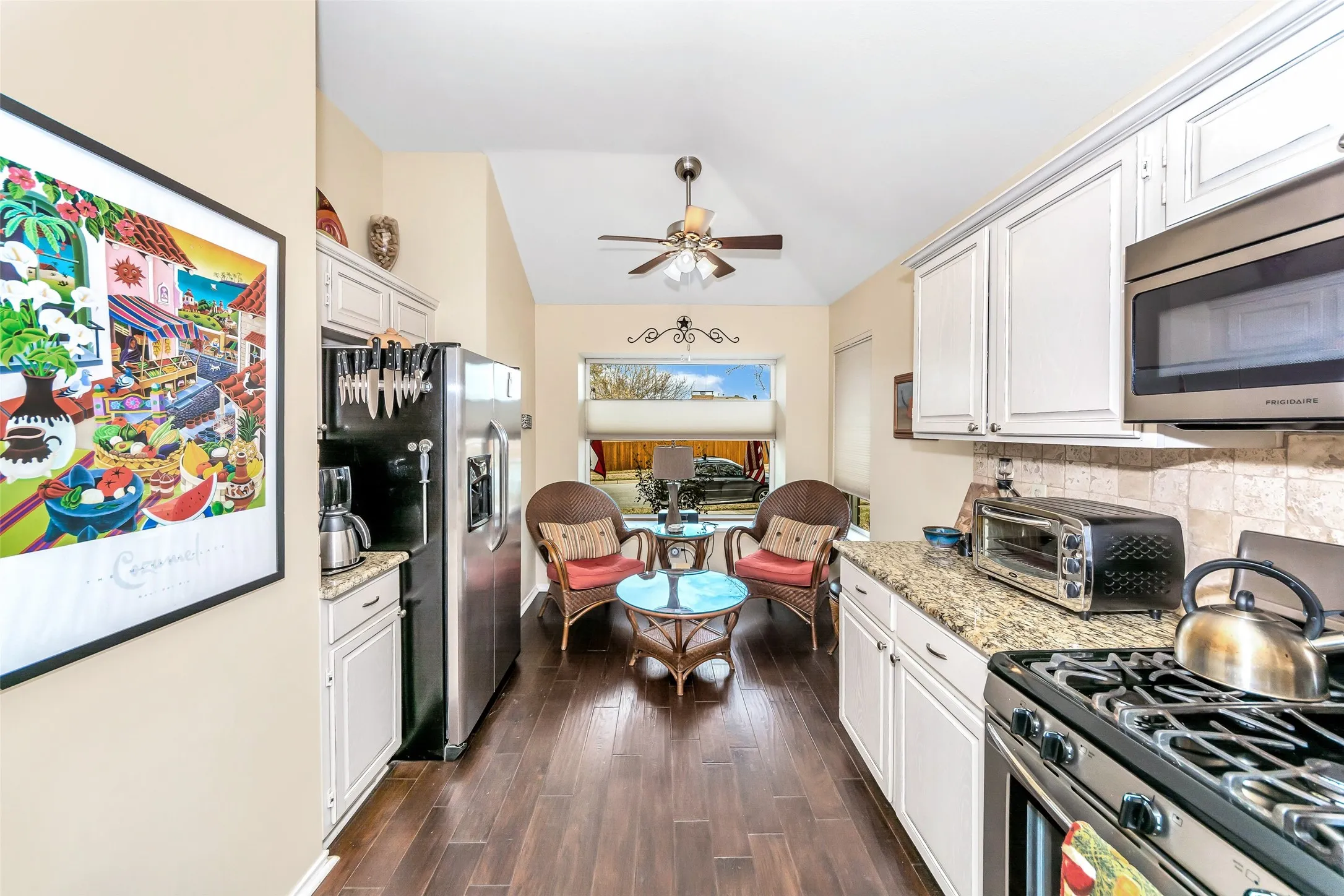Single Family Residence For Rent in Tarrant County , 1441 Hampton Road, Grapevine, Texas 76051, 3 Bedroom, 2 Bathroom, 2 Garage spaces, 1,288 Sqft, built in 1988, mls#21367569, Real Estate Agent in Grapevine, Homes For Rent in Tarrant county, Homes For Rent in Grapevine, Realtor in Grapevine Texas, Real Estate Brokerage Independent Realty Texas, Luminita Cordes Realtor