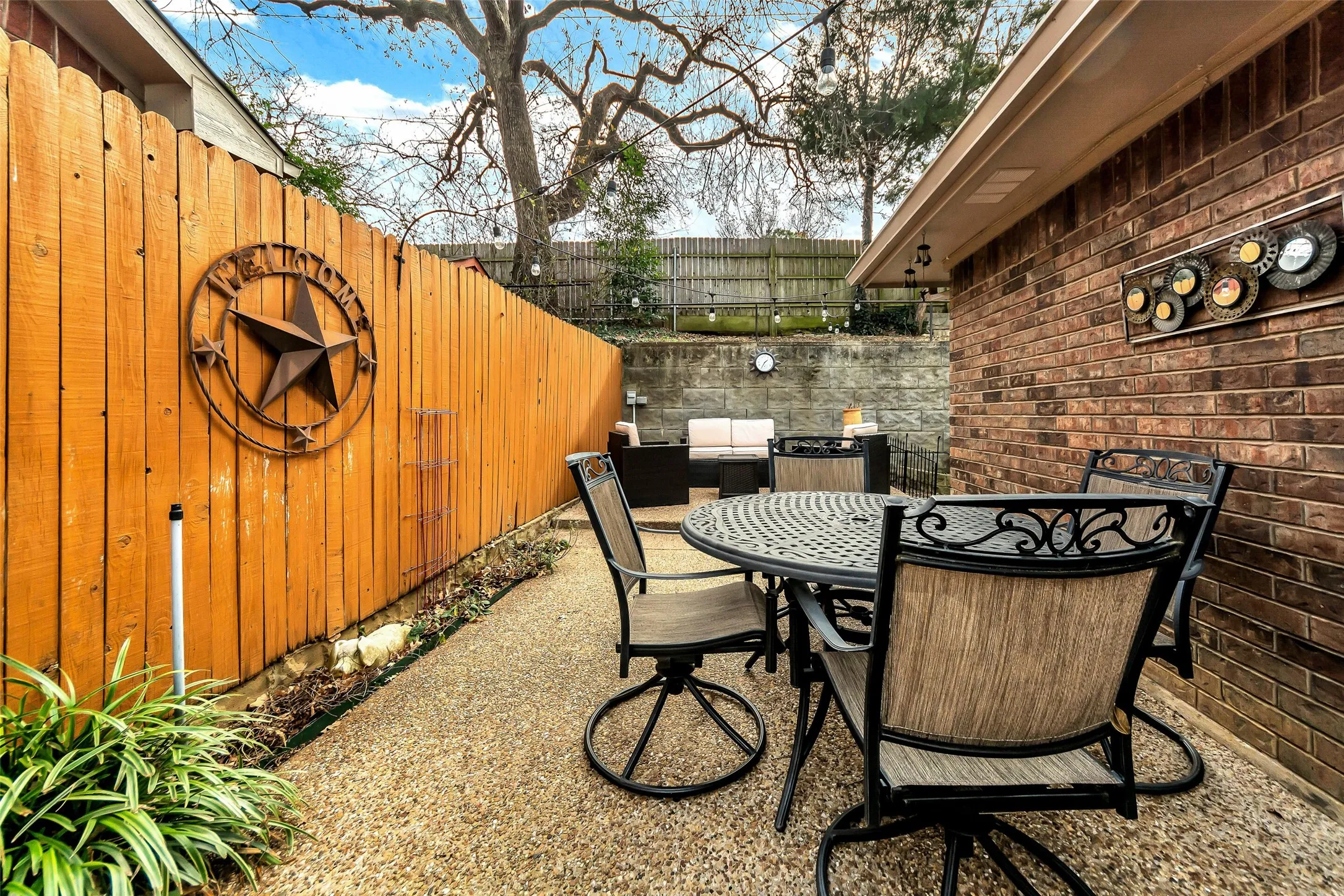 Single Family Residence For Rent in Tarrant County , 1441 Hampton Road, Grapevine, Texas 76051, 3 Bedroom, 2 Bathroom, 2 Garage spaces, 1,288 Sqft, built in 1988, mls#21367569, Real Estate Agent in Grapevine, Homes For Rent in Tarrant county, Homes For Rent in Grapevine, Realtor in Grapevine Texas, Real Estate Brokerage Independent Realty Texas, Luminita Cordes Realtor