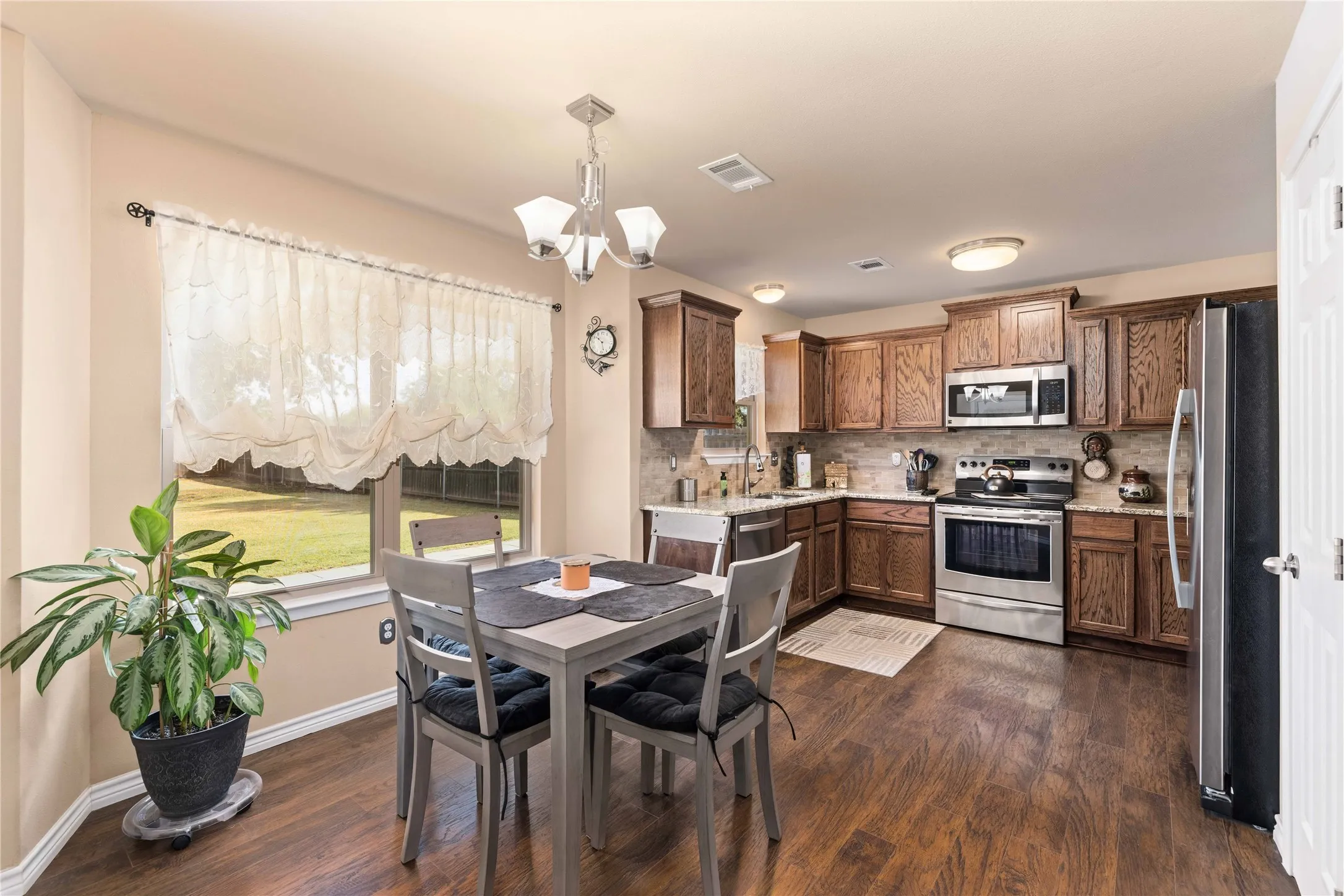 Single Family Residence For Sale in Brown County , 115 Bluebonnet Drive, Early, Texas 76802, 3 Bedroom, 2 Bathroom, 2 Garage spaces, 1,358 Sqft, built in 2016, mls#21362388, Real Estate Agent in Early, Homes For Sale in Brown county, Homes For Sale in Early, Realtor in Early Texas, Real Estate Brokerage Independent Realty Texas, Luminita Cordes Realtor
