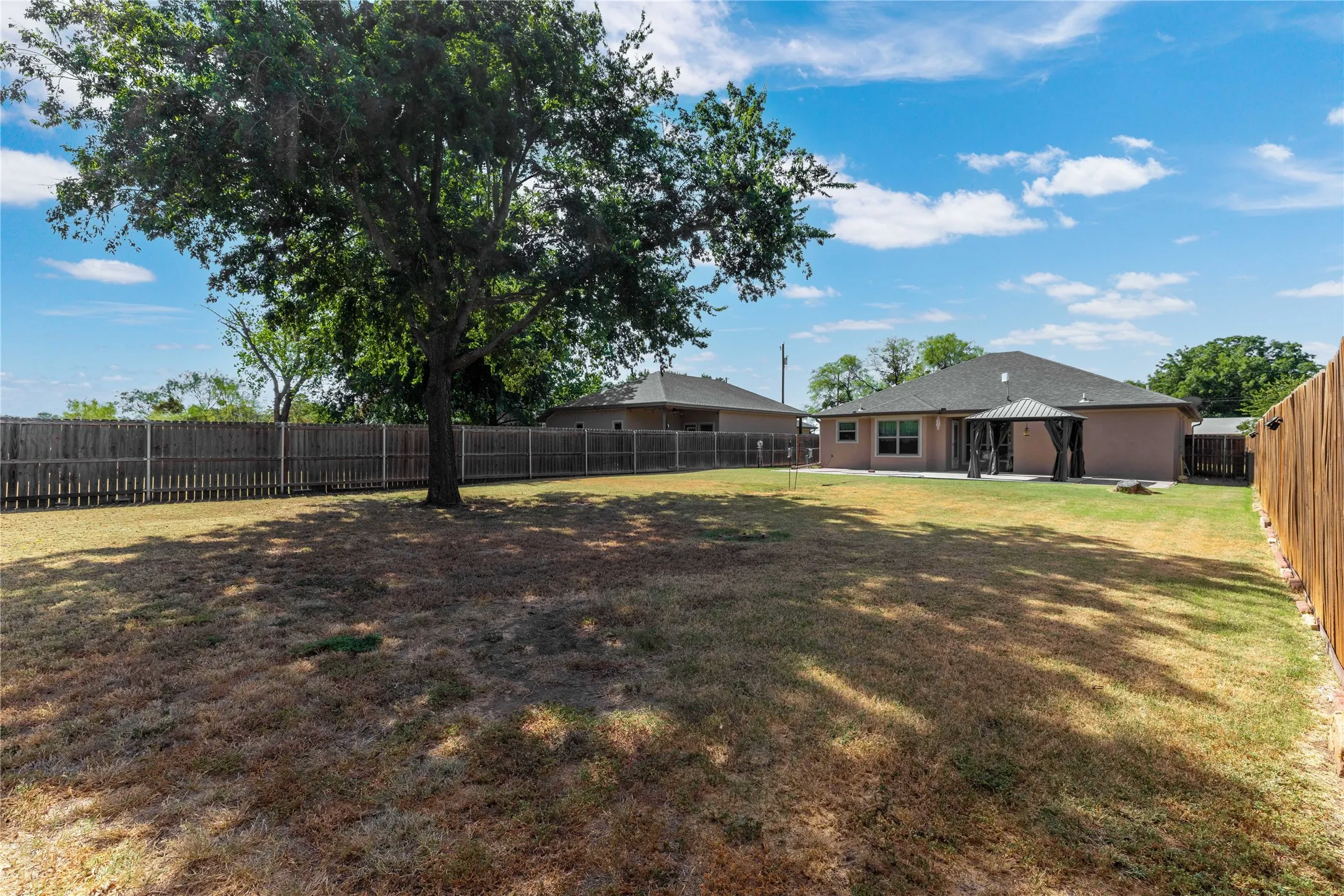 Single Family Residence For Sale in Brown County , 115 Bluebonnet Drive, Early, Texas 76802, 3 Bedroom, 2 Bathroom, 2 Garage spaces, 1,358 Sqft, built in 2016, mls#21362388, Real Estate Agent in Early, Homes For Sale in Brown county, Homes For Sale in Early, Realtor in Early Texas, Real Estate Brokerage Independent Realty Texas, Luminita Cordes Realtor