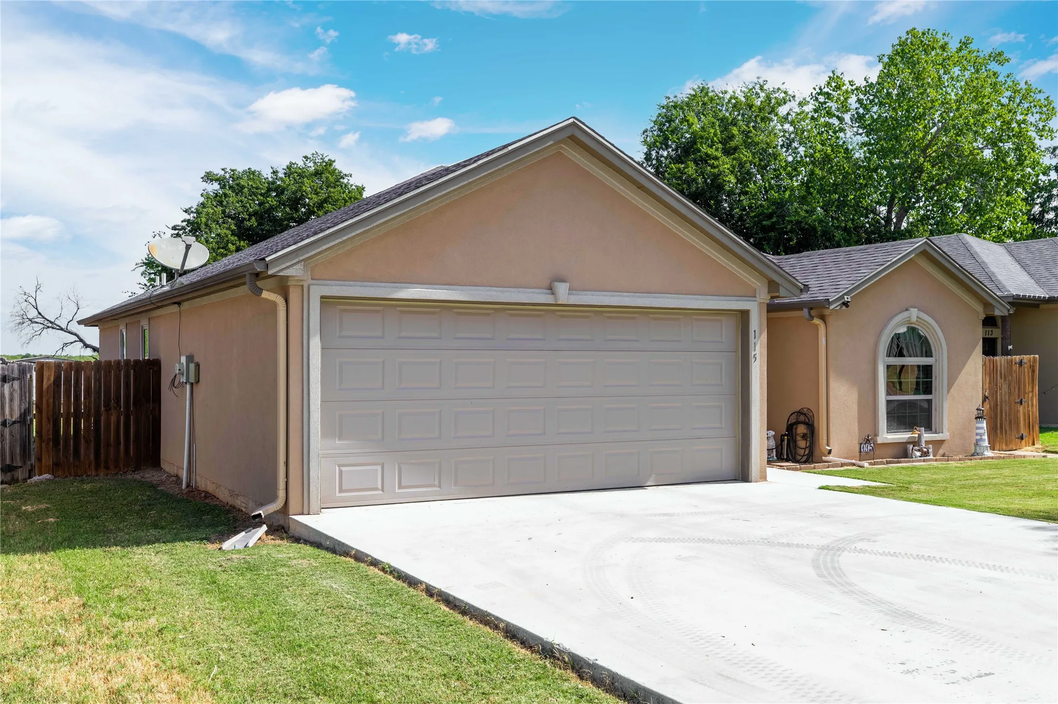 Single Family Residence For Sale in Brown County , 115 Bluebonnet Drive, Early, Texas 76802, 3 Bedroom, 2 Bathroom, 2 Garage spaces, 1,358 Sqft, built in 2016, mls#21362388, Real Estate Agent in Early, Homes For Sale in Brown county, Homes For Sale in Early, Realtor in Early Texas, Real Estate Brokerage Independent Realty Texas, Luminita Cordes Realtor
