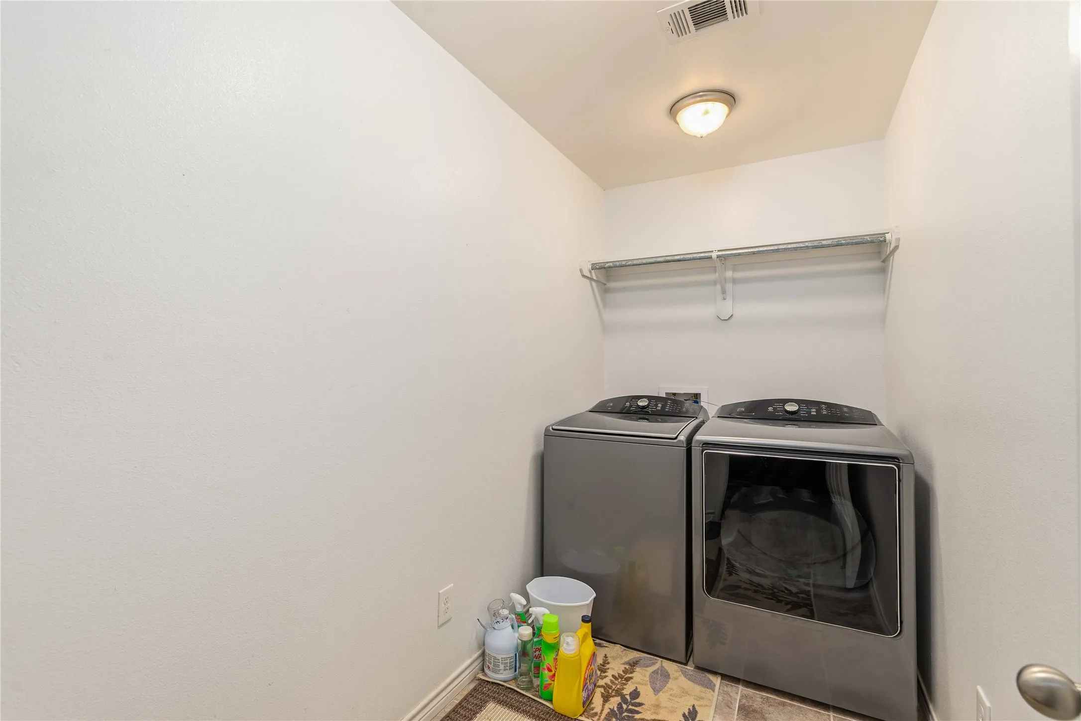Single Family Residence For Sale in Brown County , 115 Bluebonnet Drive, Early, Texas 76802, 3 Bedroom, 2 Bathroom, 2 Garage spaces, 1,358 Sqft, built in 2016, mls#21362388, Real Estate Agent in Early, Homes For Sale in Brown county, Homes For Sale in Early, Realtor in Early Texas, Real Estate Brokerage Independent Realty Texas, Luminita Cordes Realtor