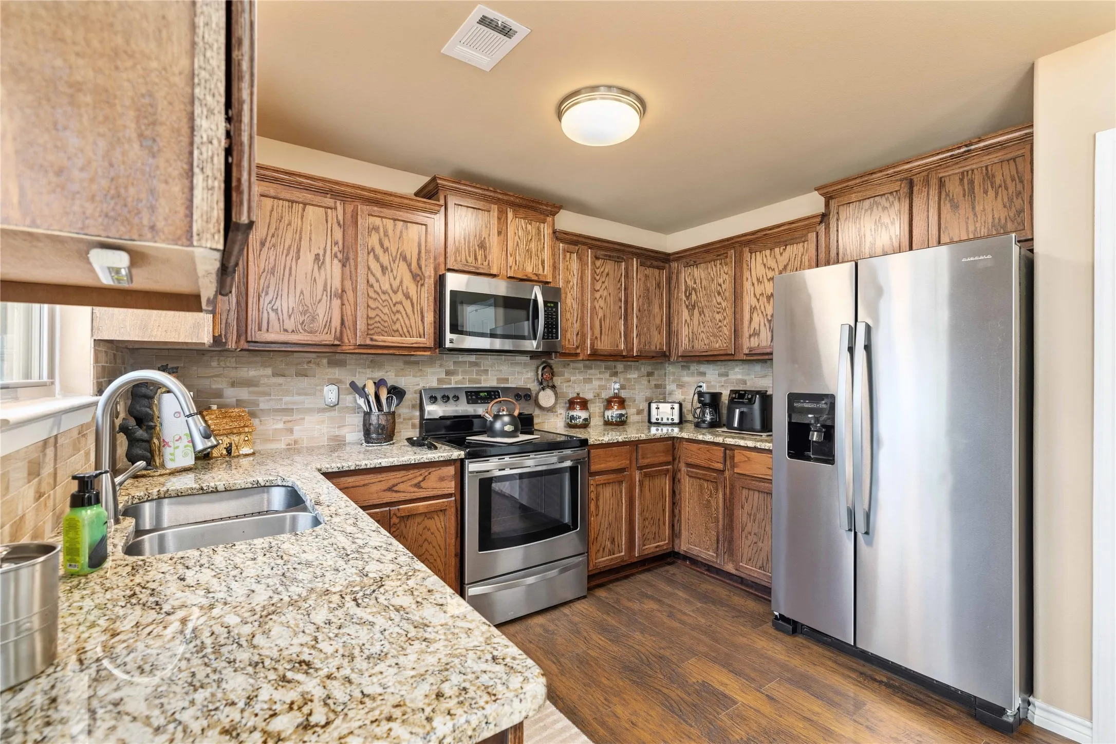 Single Family Residence For Sale in Brown County , 115 Bluebonnet Drive, Early, Texas 76802, 3 Bedroom, 2 Bathroom, 2 Garage spaces, 1,358 Sqft, built in 2016, mls#21362388, Real Estate Agent in Early, Homes For Sale in Brown county, Homes For Sale in Early, Realtor in Early Texas, Real Estate Brokerage Independent Realty Texas, Luminita Cordes Realtor