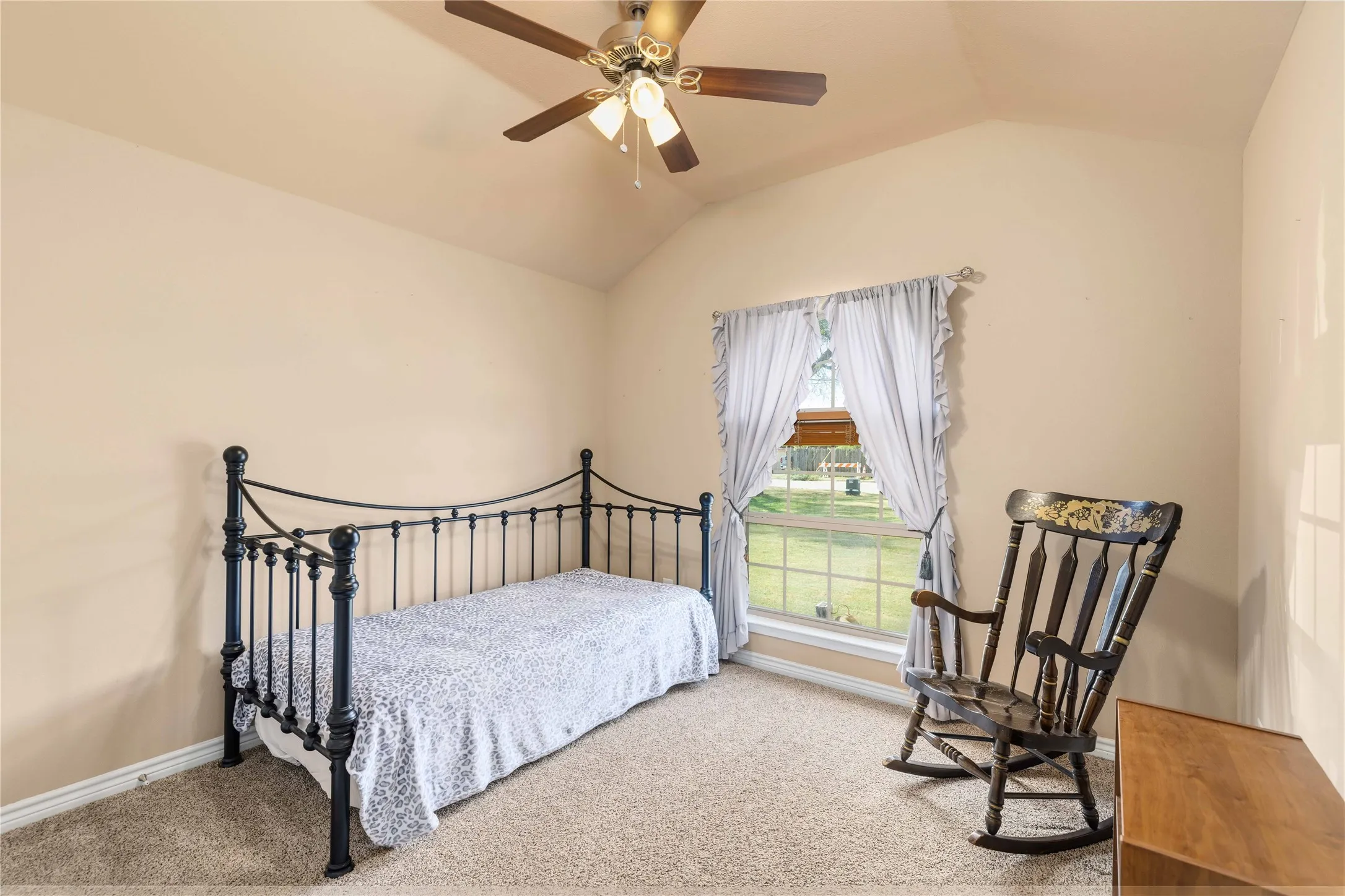 Single Family Residence For Sale in Brown County , 115 Bluebonnet Drive, Early, Texas 76802, 3 Bedroom, 2 Bathroom, 2 Garage spaces, 1,358 Sqft, built in 2016, mls#21362388, Real Estate Agent in Early, Homes For Sale in Brown county, Homes For Sale in Early, Realtor in Early Texas, Real Estate Brokerage Independent Realty Texas, Luminita Cordes Realtor