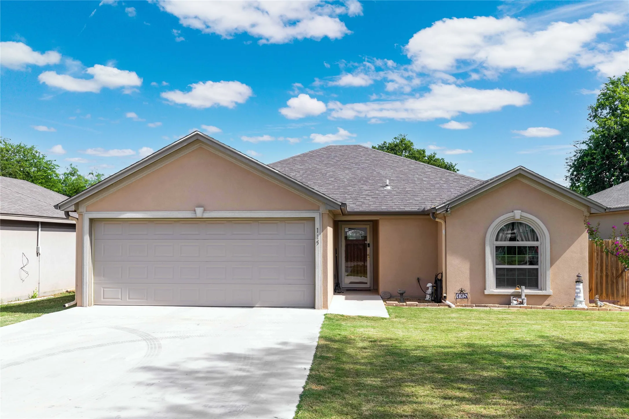 Single Family Residence For Sale in Brown County , 115 Bluebonnet Drive, Early, Texas 76802, 3 Bedroom, 2 Bathroom, 2 Garage spaces, 1,358 Sqft, built in 2016, mls#21362388, Real Estate Agent in Early, Homes For Sale in Brown county, Homes For Sale in Early, Realtor in Early Texas, Real Estate Brokerage Independent Realty Texas, Luminita Cordes Realtor
