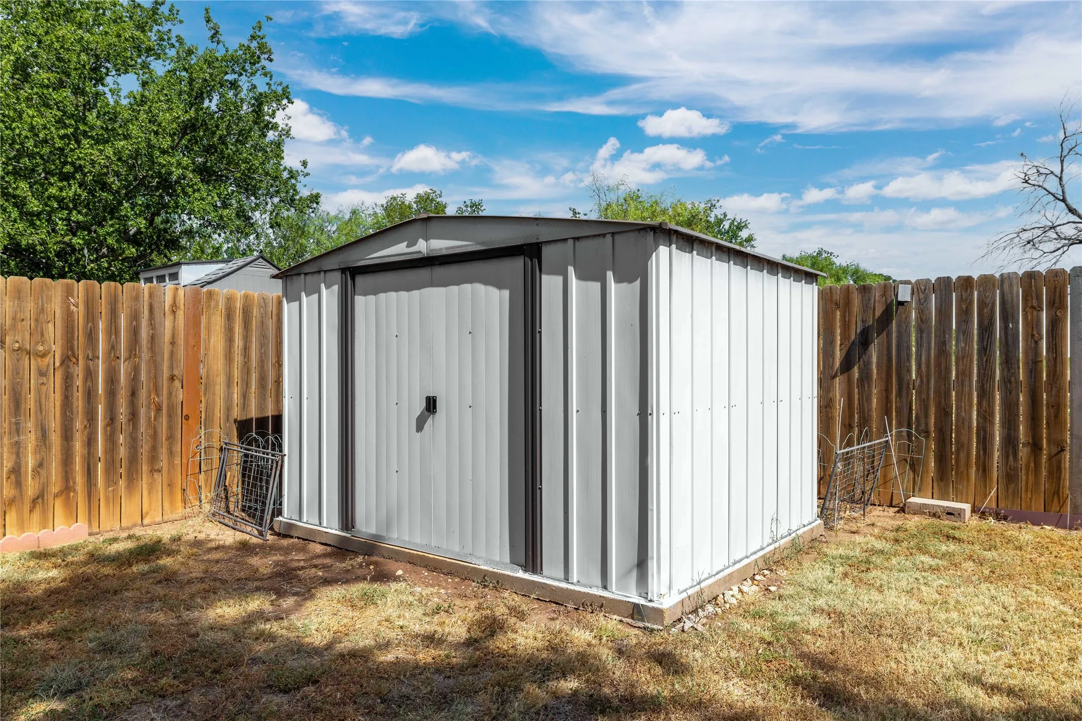 Single Family Residence For Sale in Brown County , 115 Bluebonnet Drive, Early, Texas 76802, 3 Bedroom, 2 Bathroom, 2 Garage spaces, 1,358 Sqft, built in 2016, mls#21362388, Real Estate Agent in Early, Homes For Sale in Brown county, Homes For Sale in Early, Realtor in Early Texas, Real Estate Brokerage Independent Realty Texas, Luminita Cordes Realtor