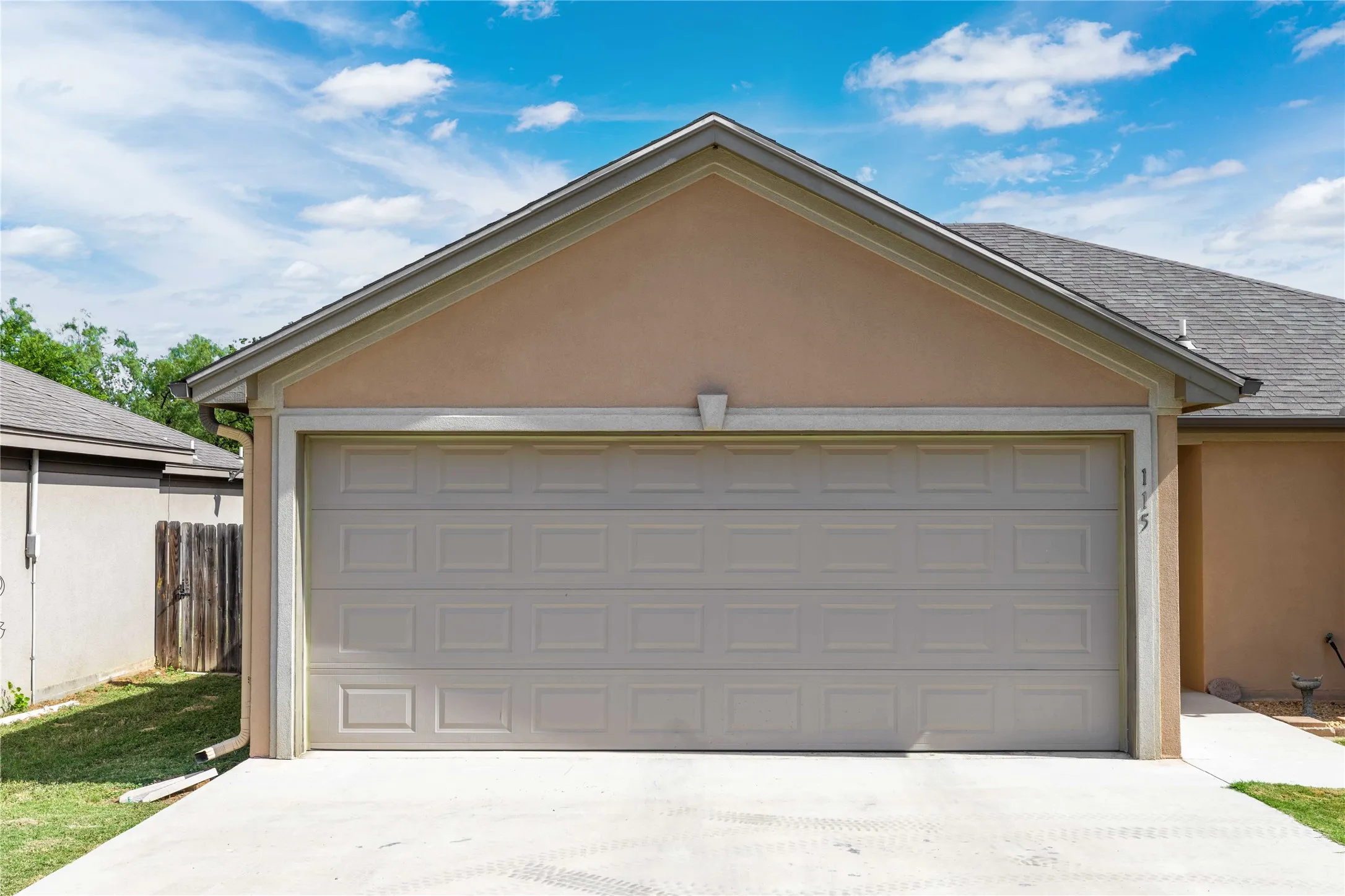 Single Family Residence For Sale in Brown County , 115 Bluebonnet Drive, Early, Texas 76802, 3 Bedroom, 2 Bathroom, 2 Garage spaces, 1,358 Sqft, built in 2016, mls#21362388, Real Estate Agent in Early, Homes For Sale in Brown county, Homes For Sale in Early, Realtor in Early Texas, Real Estate Brokerage Independent Realty Texas, Luminita Cordes Realtor