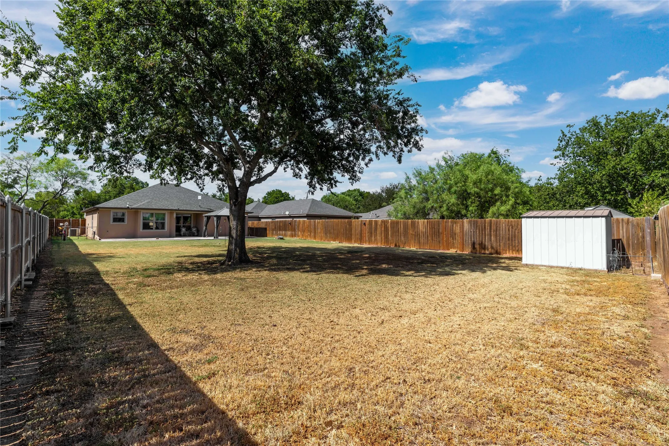 Single Family Residence For Sale in Brown County , 115 Bluebonnet Drive, Early, Texas 76802, 3 Bedroom, 2 Bathroom, 2 Garage spaces, 1,358 Sqft, built in 2016, mls#21362388, Real Estate Agent in Early, Homes For Sale in Brown county, Homes For Sale in Early, Realtor in Early Texas, Real Estate Brokerage Independent Realty Texas, Luminita Cordes Realtor