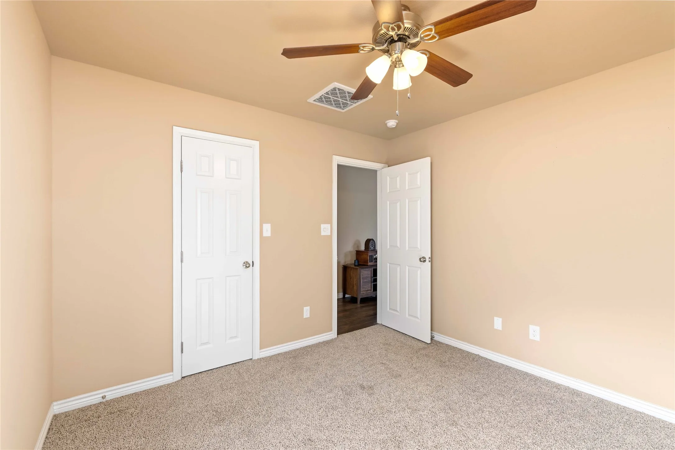 Single Family Residence For Sale in Brown County , 115 Bluebonnet Drive, Early, Texas 76802, 3 Bedroom, 2 Bathroom, 2 Garage spaces, 1,358 Sqft, built in 2016, mls#21362388, Real Estate Agent in Early, Homes For Sale in Brown county, Homes For Sale in Early, Realtor in Early Texas, Real Estate Brokerage Independent Realty Texas, Luminita Cordes Realtor